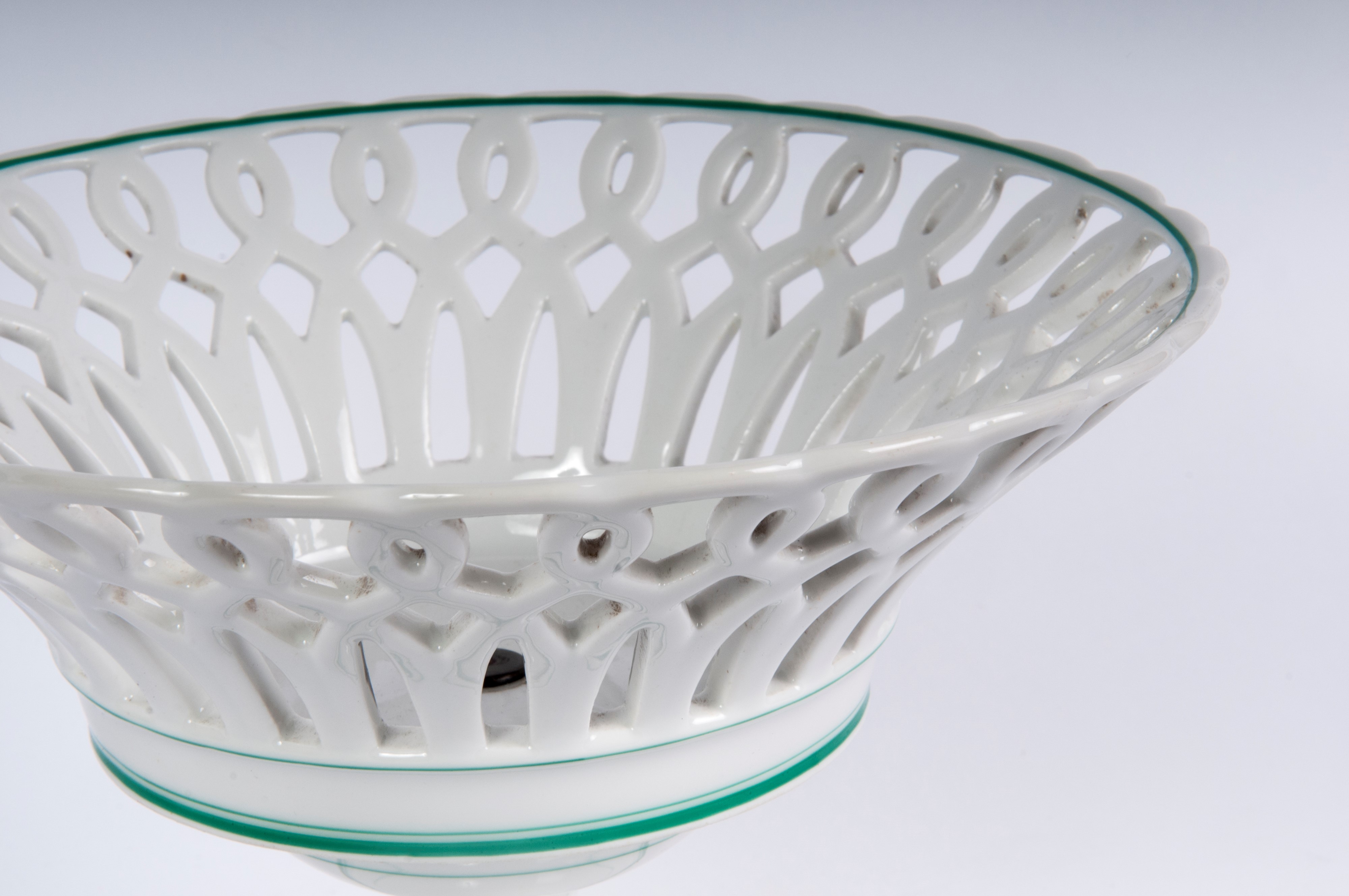 Alzata in ceramica bianca