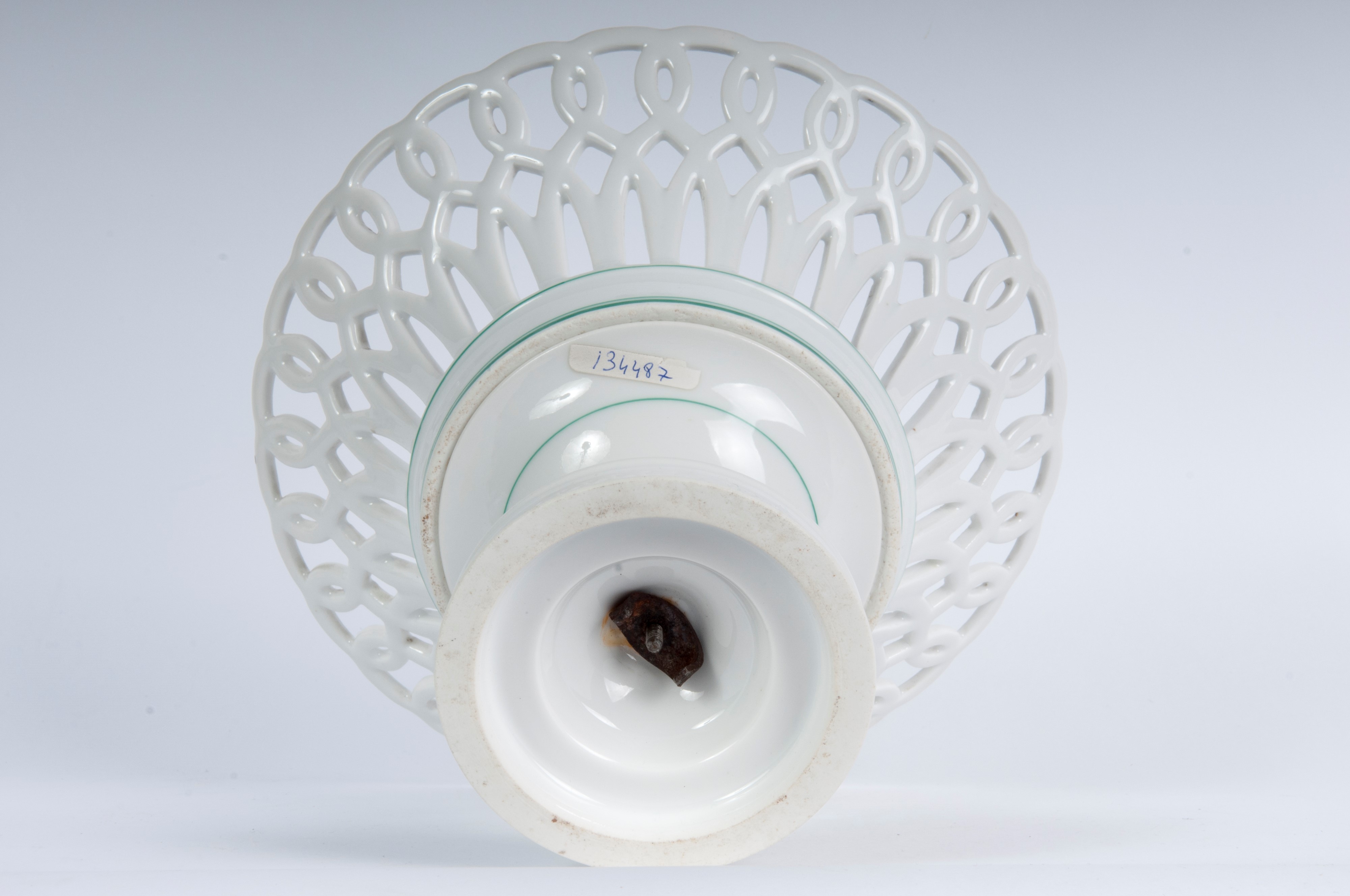 Alzata in ceramica bianca