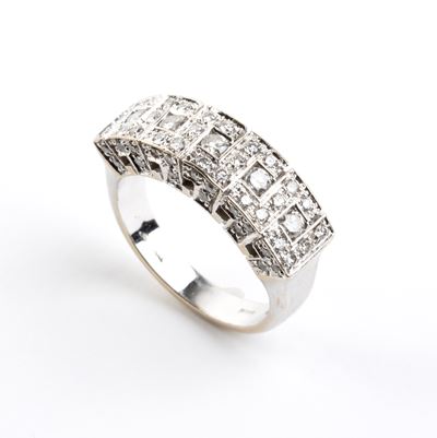 Anello in oro bianco 18k con pavé di diamanti