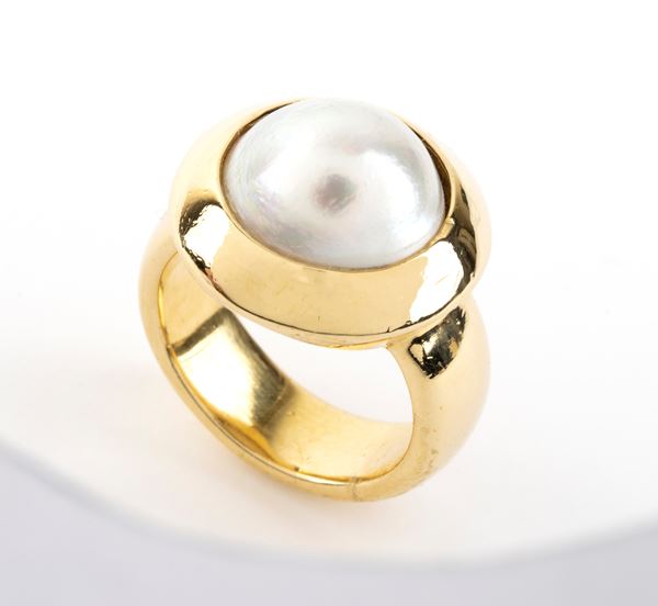 POMELLATO - Anello in oro giallo con perla mabè    