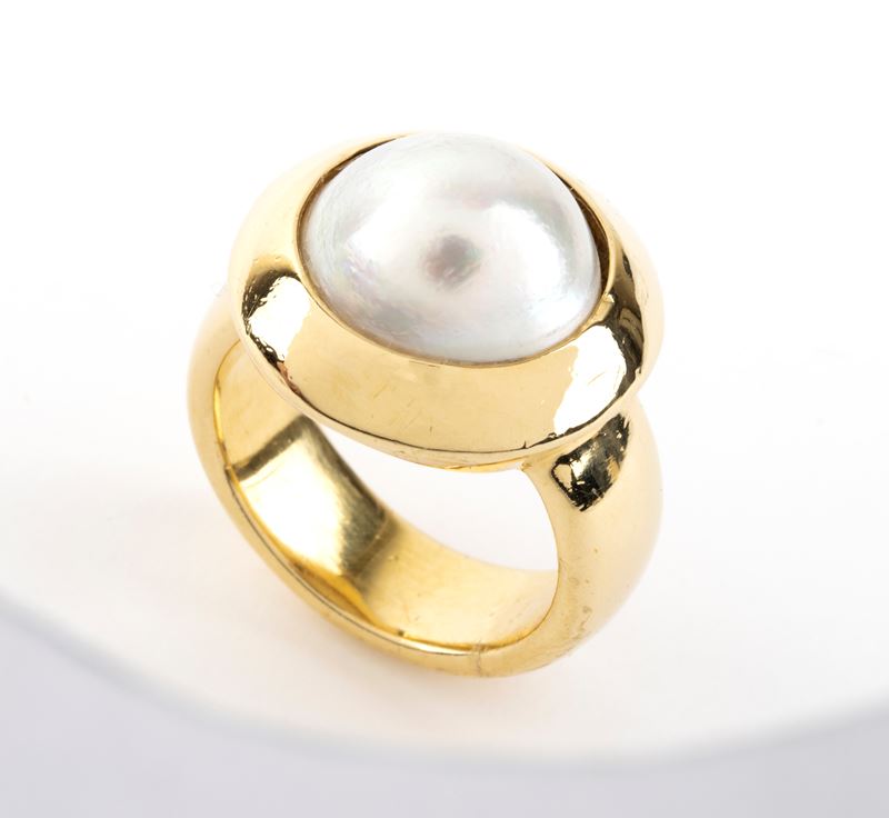 Pomellato - Anello in oro giallo con perla Mabé