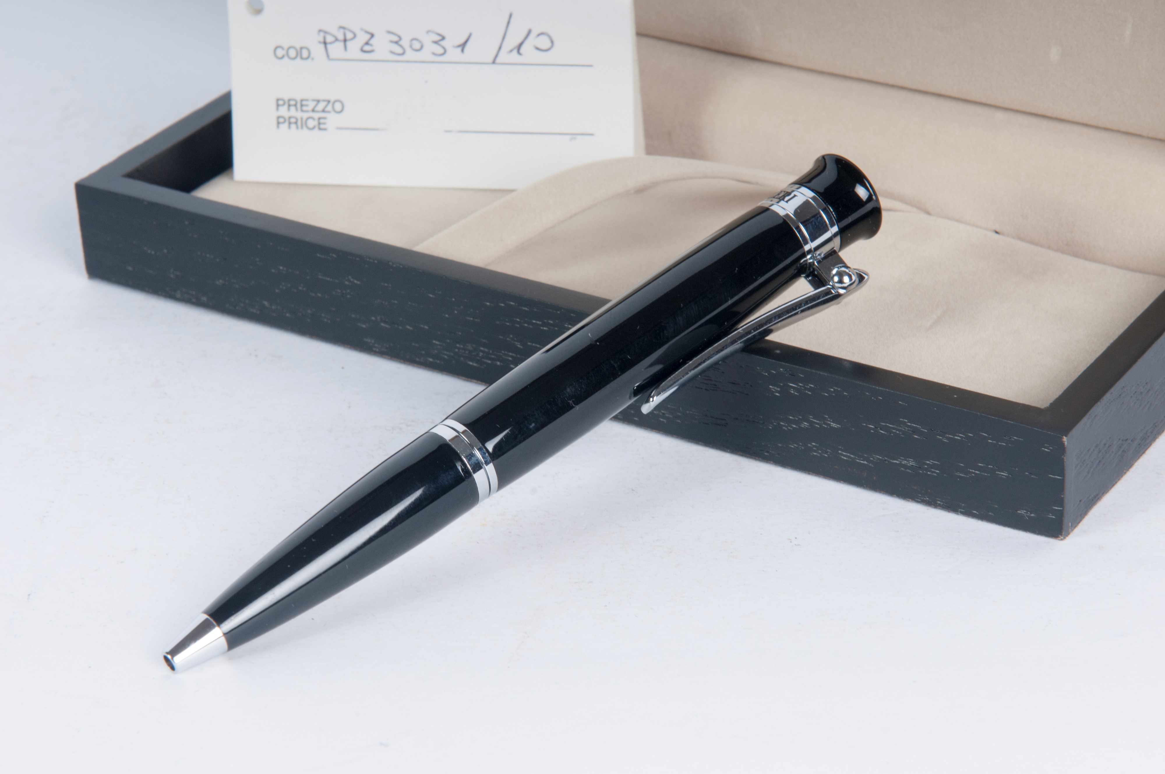 Pal Zileri, Penna biro
