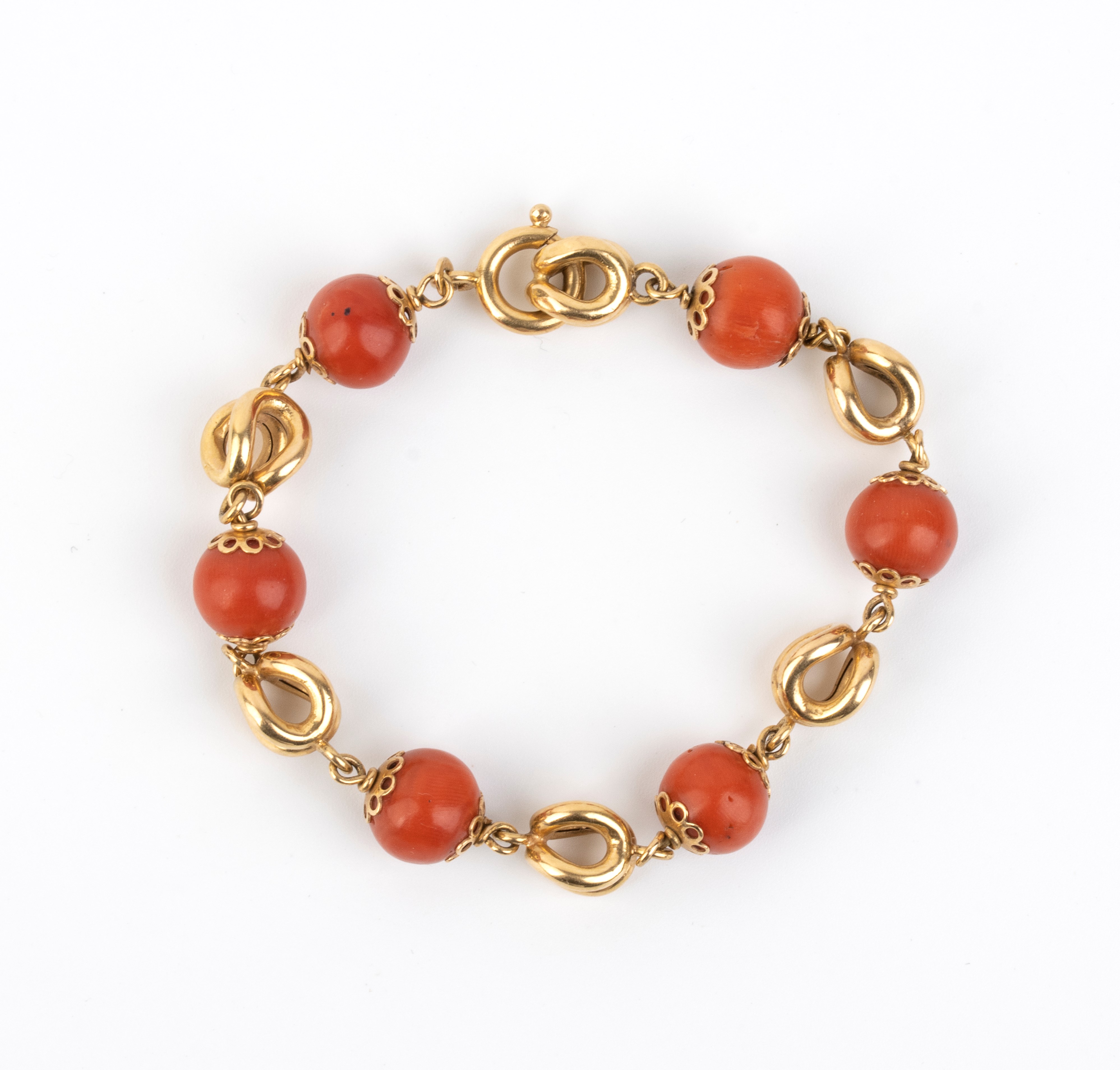Bracciale in oro giallo 18k con corallo Mediterraneo (Corallium Rubrum), catena a maglie fantasia