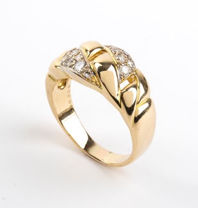 Anello in oro giallo 18K con diamanti
