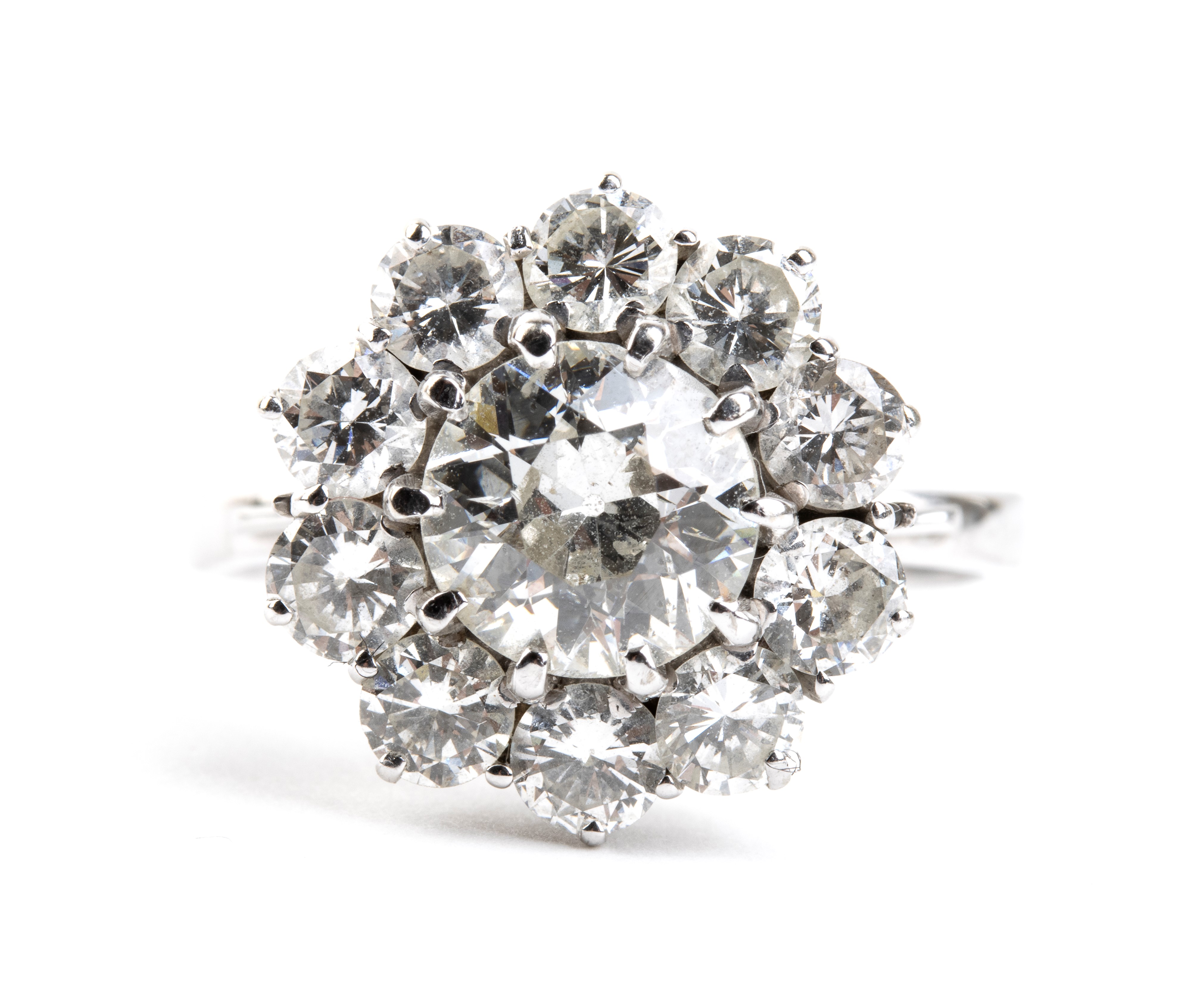 Anello in oro bianco con motivo a fiore e diamanti
