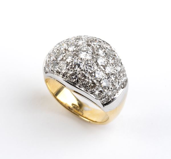 Anello in oro a fascia con pavé di diamanti       