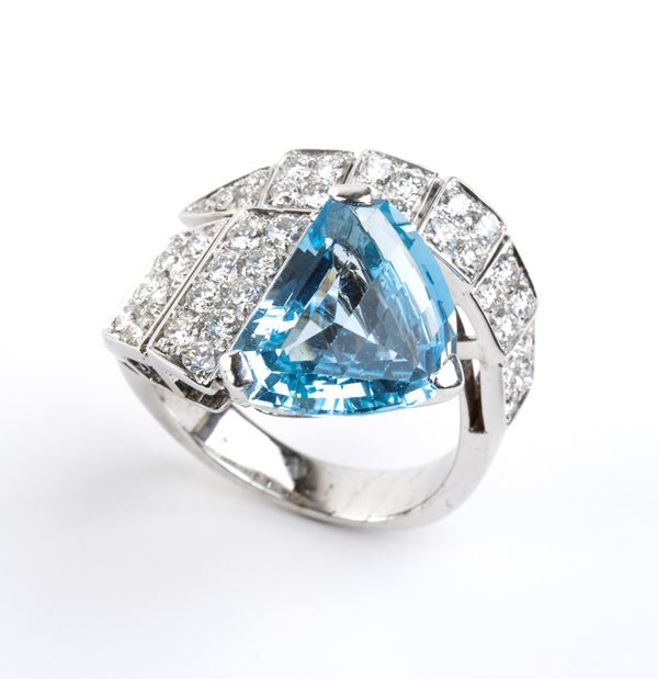 Anello a serpente in oro con acquamarina e diamanti        