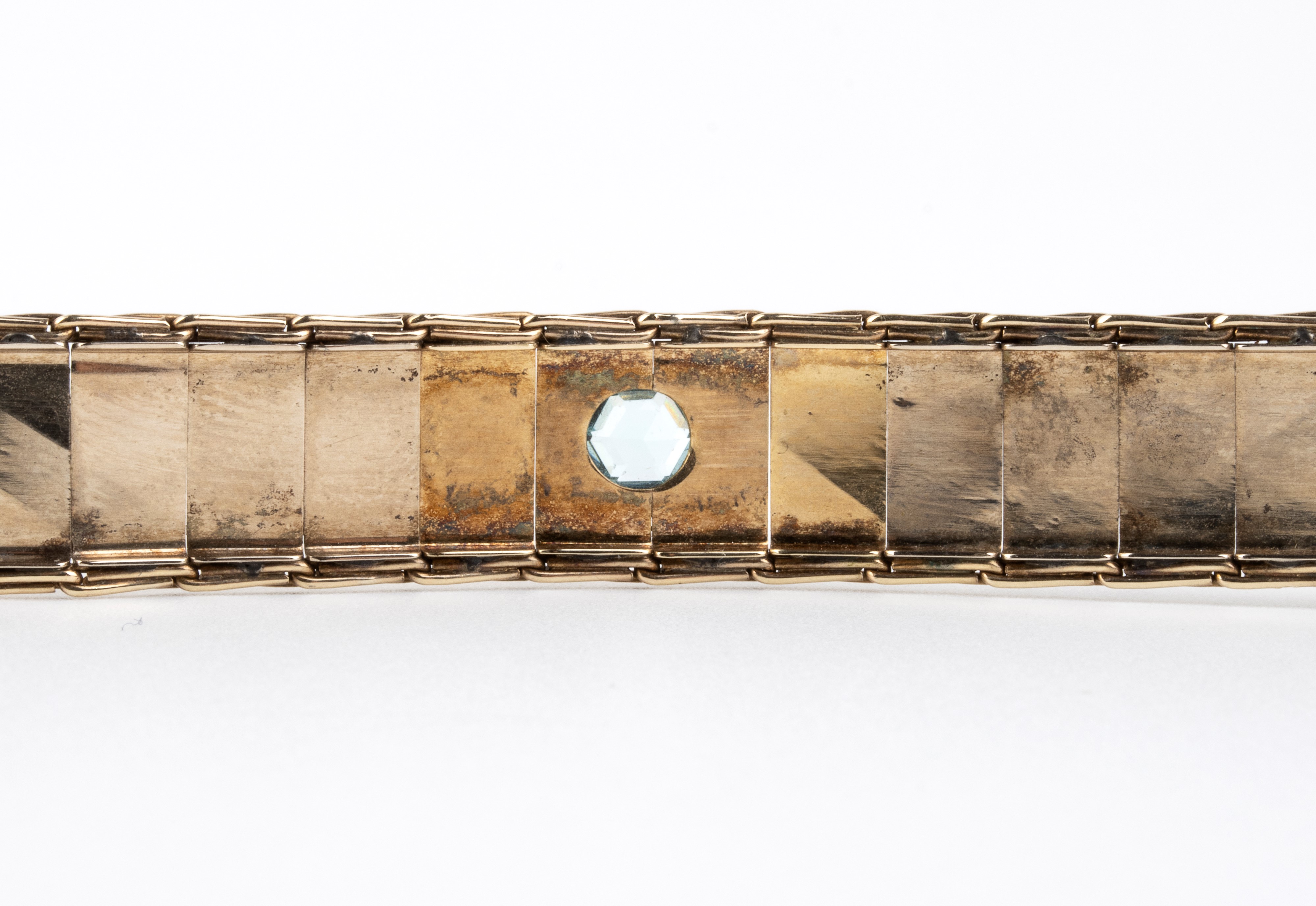 Bracciale, oro giallo 12k e cinque paste vitree, anni ’50