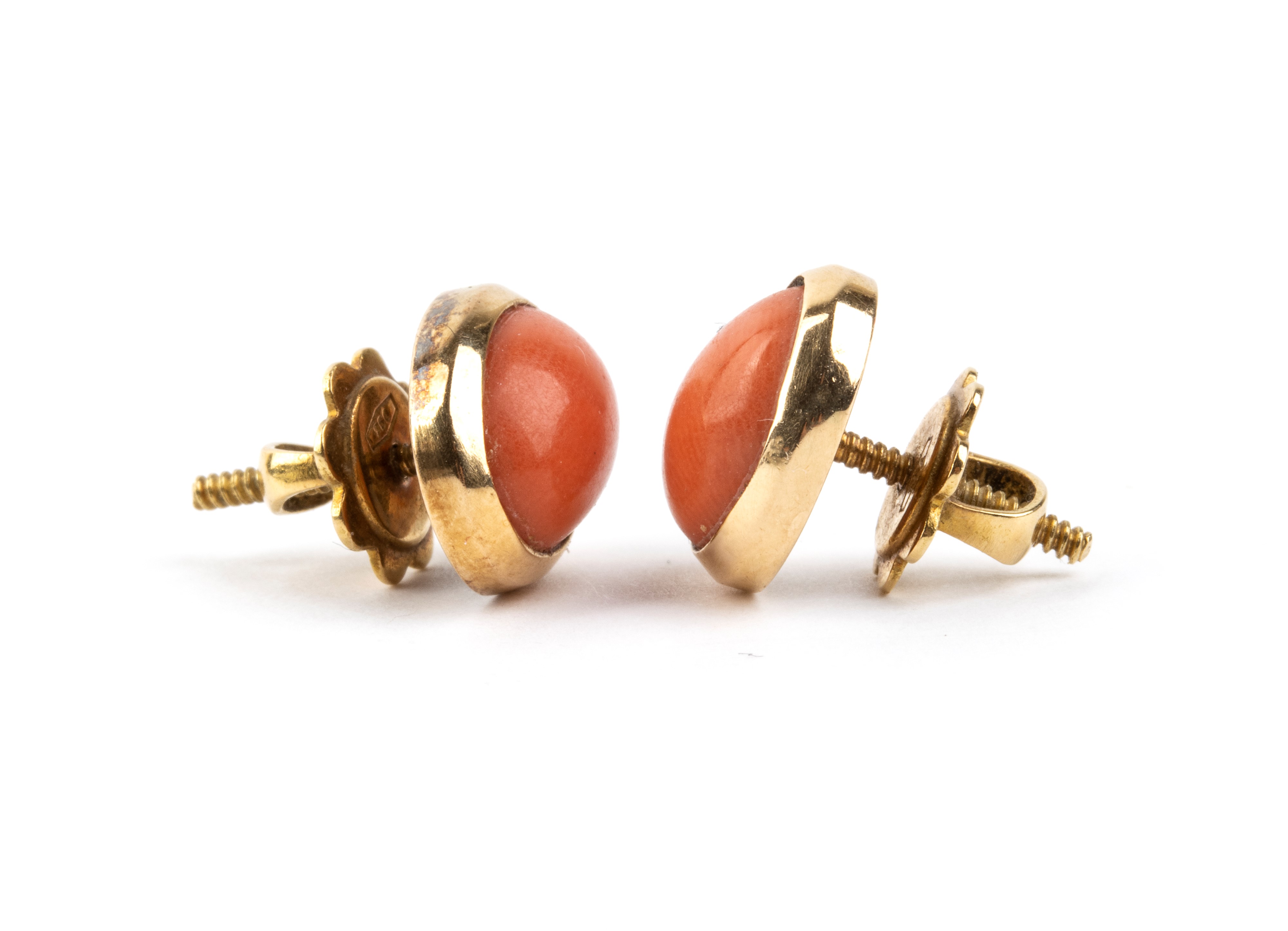 Orecchini, oro giallo 18k con cabochon di corallo Mediterraneo (Corallium rubrum), punzonatura 75...