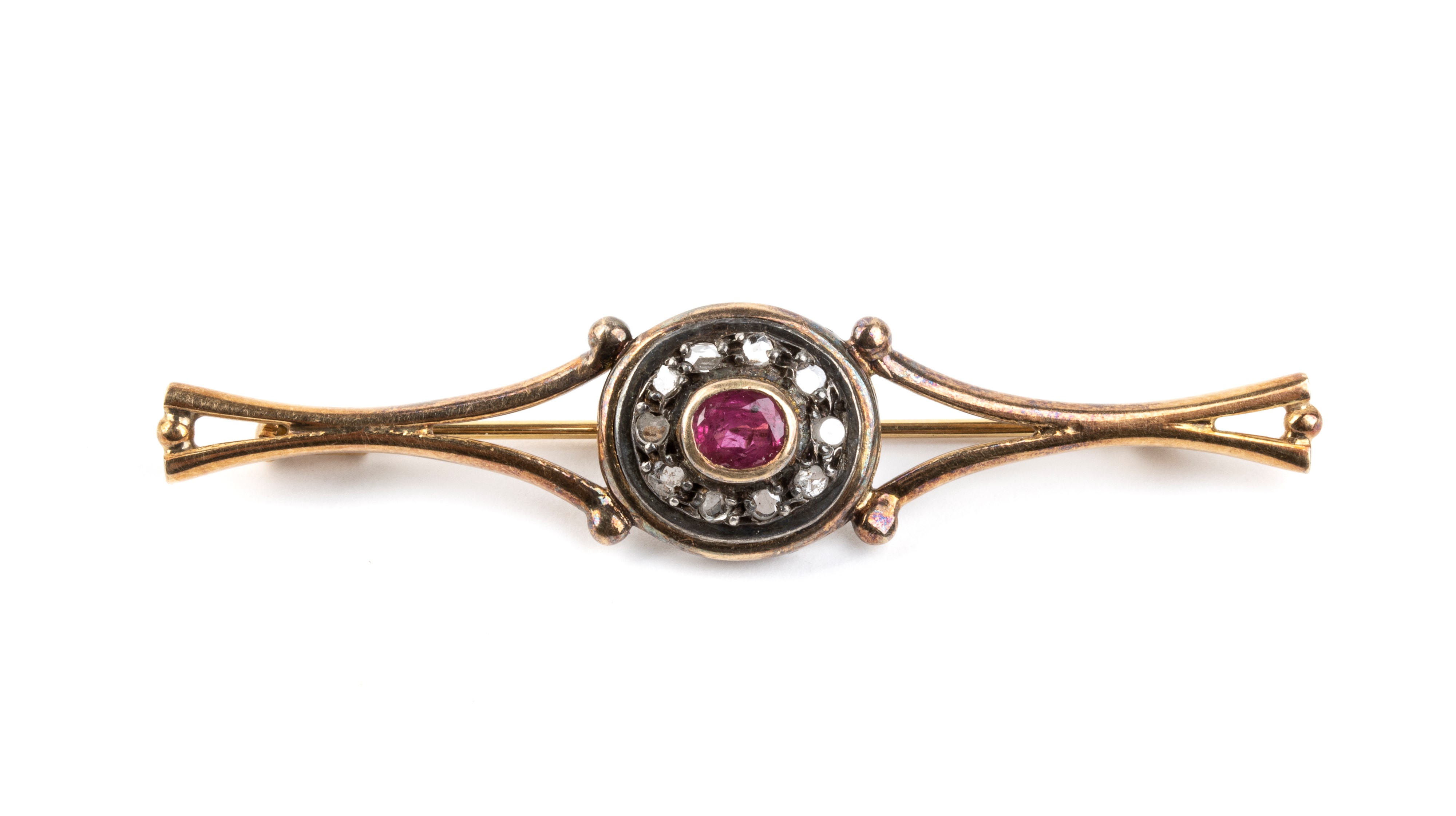 Fine XIX secolo, Demi parure in oro giallo e argento con rubini e diamanti
