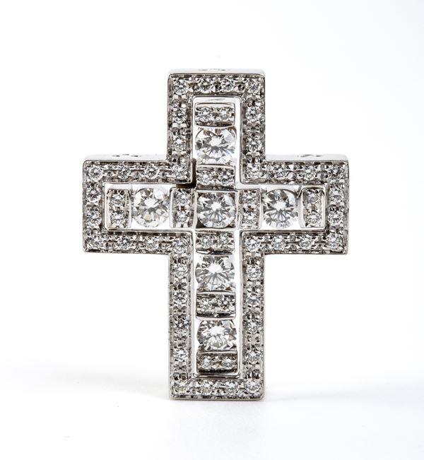 Pendente a croce in oro con diamanti    