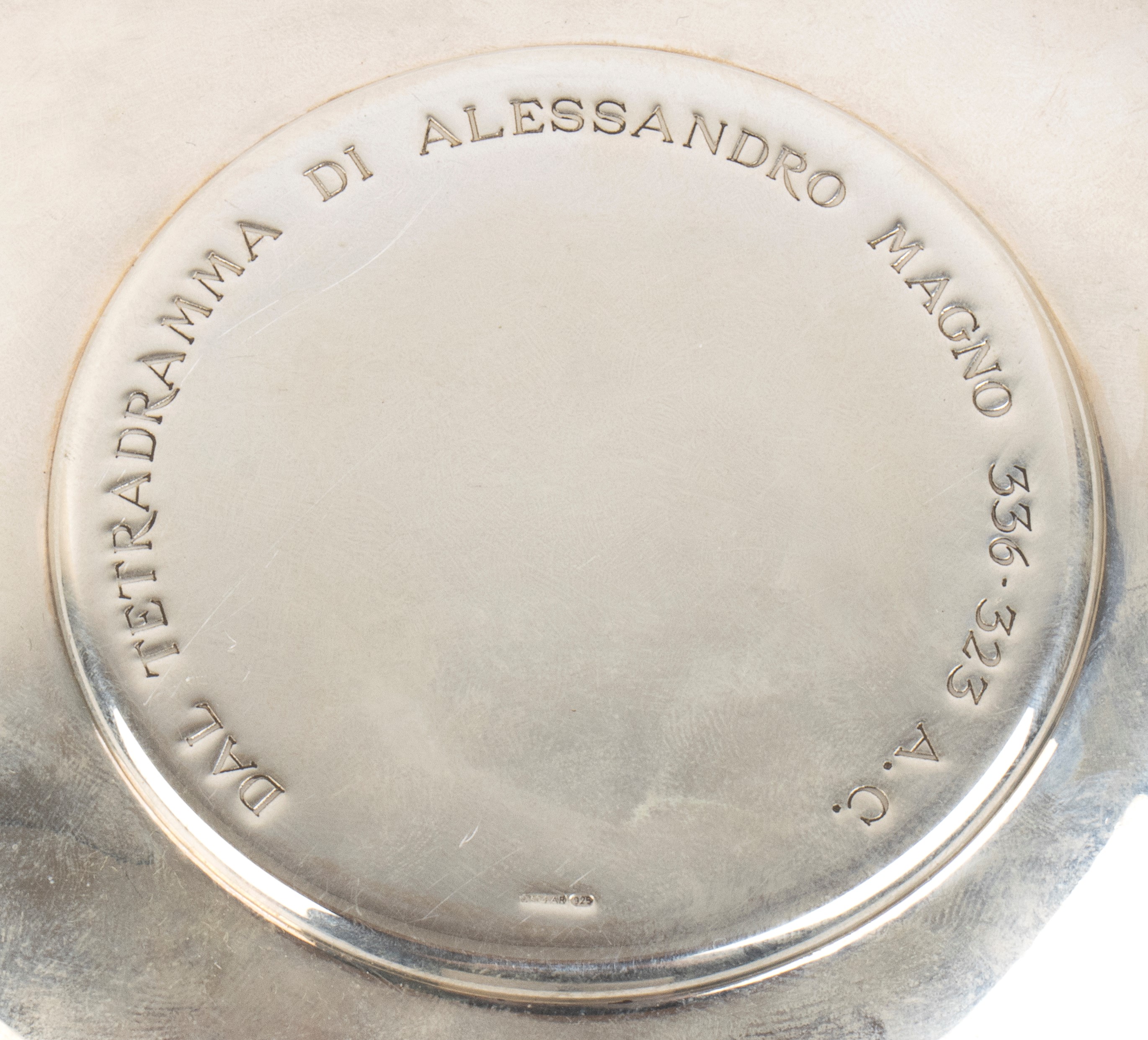 Bulgari - Posacenere in argento 925/1000 con elemento figurativo a rilievo e ghiera dorata (Itali...