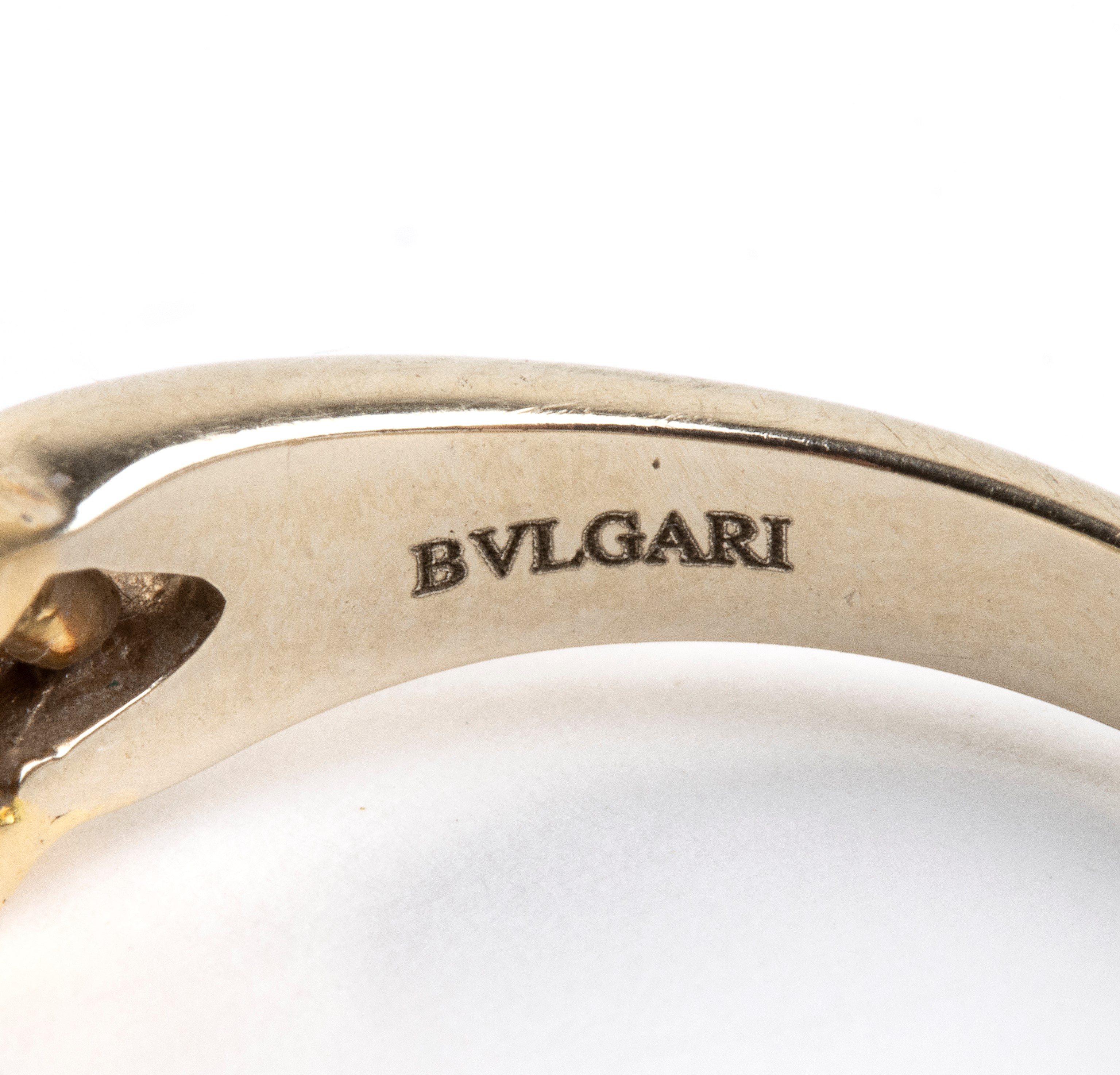 Bulgari - Anello in oro bianco e oro giallo 18k con motivo ad intreccio