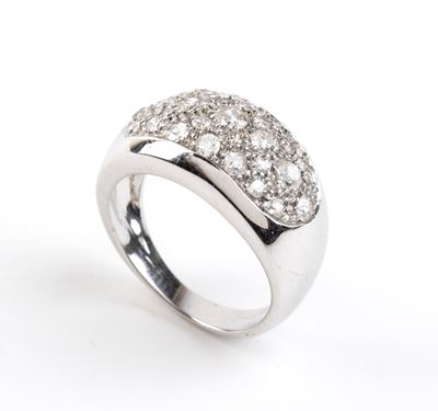 Anello in oro bianco con pavé di diamanti