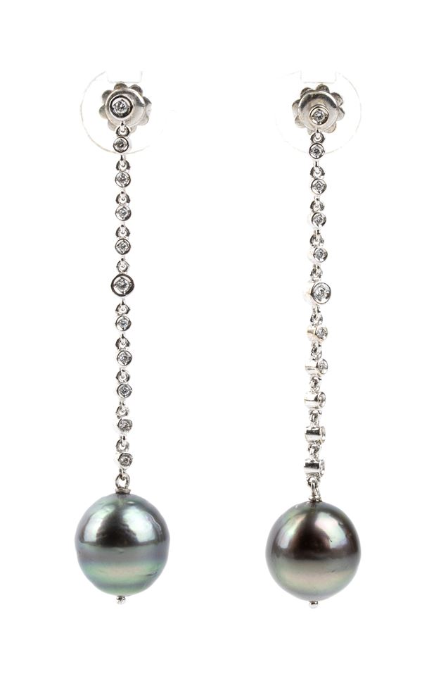 Orecchini in oro con perle Tahiti e diamanti     