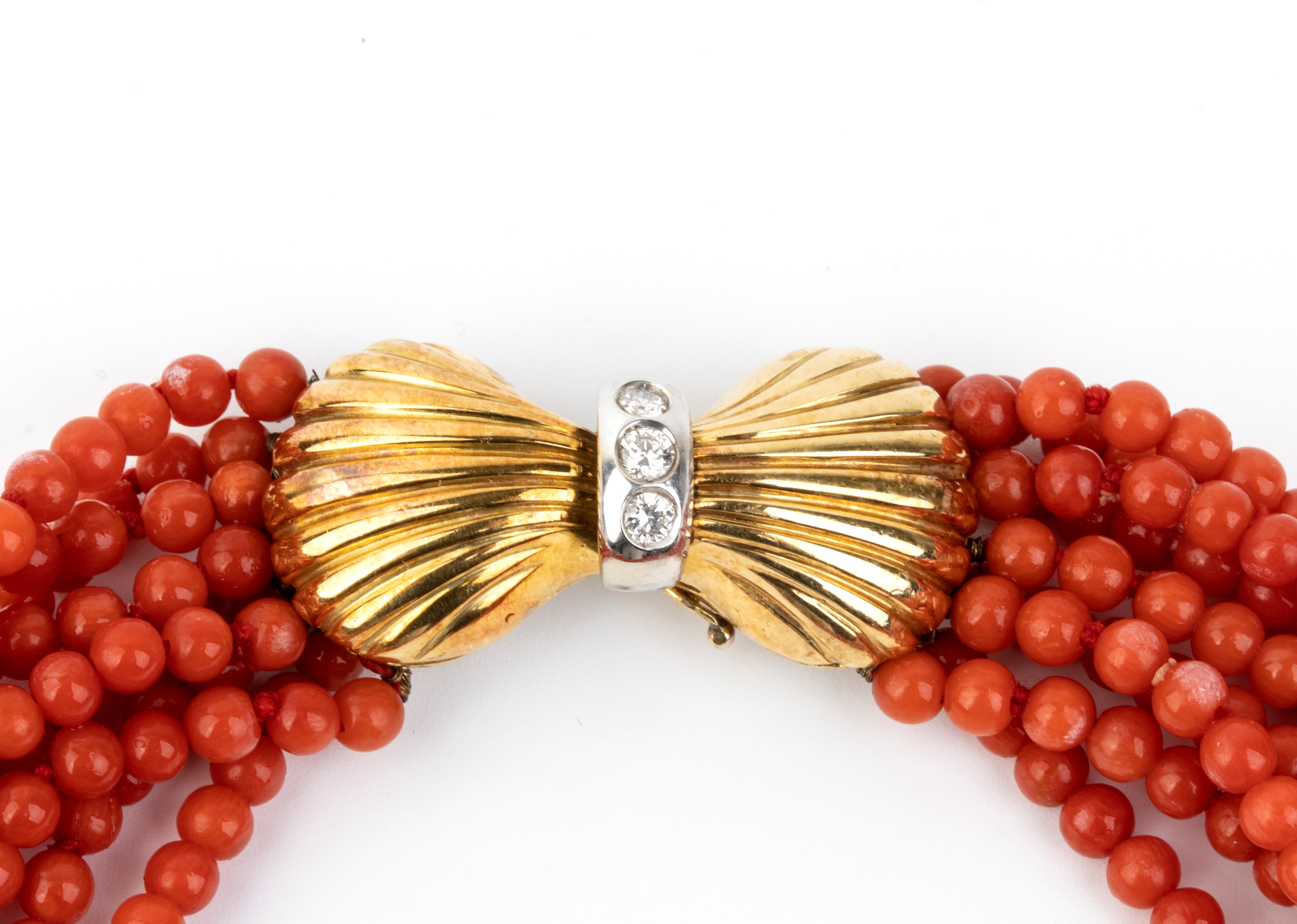 Girocollo a torsade con corallo Mediterraneo (Corallium rubrum) in oro 18 kt e diamanti