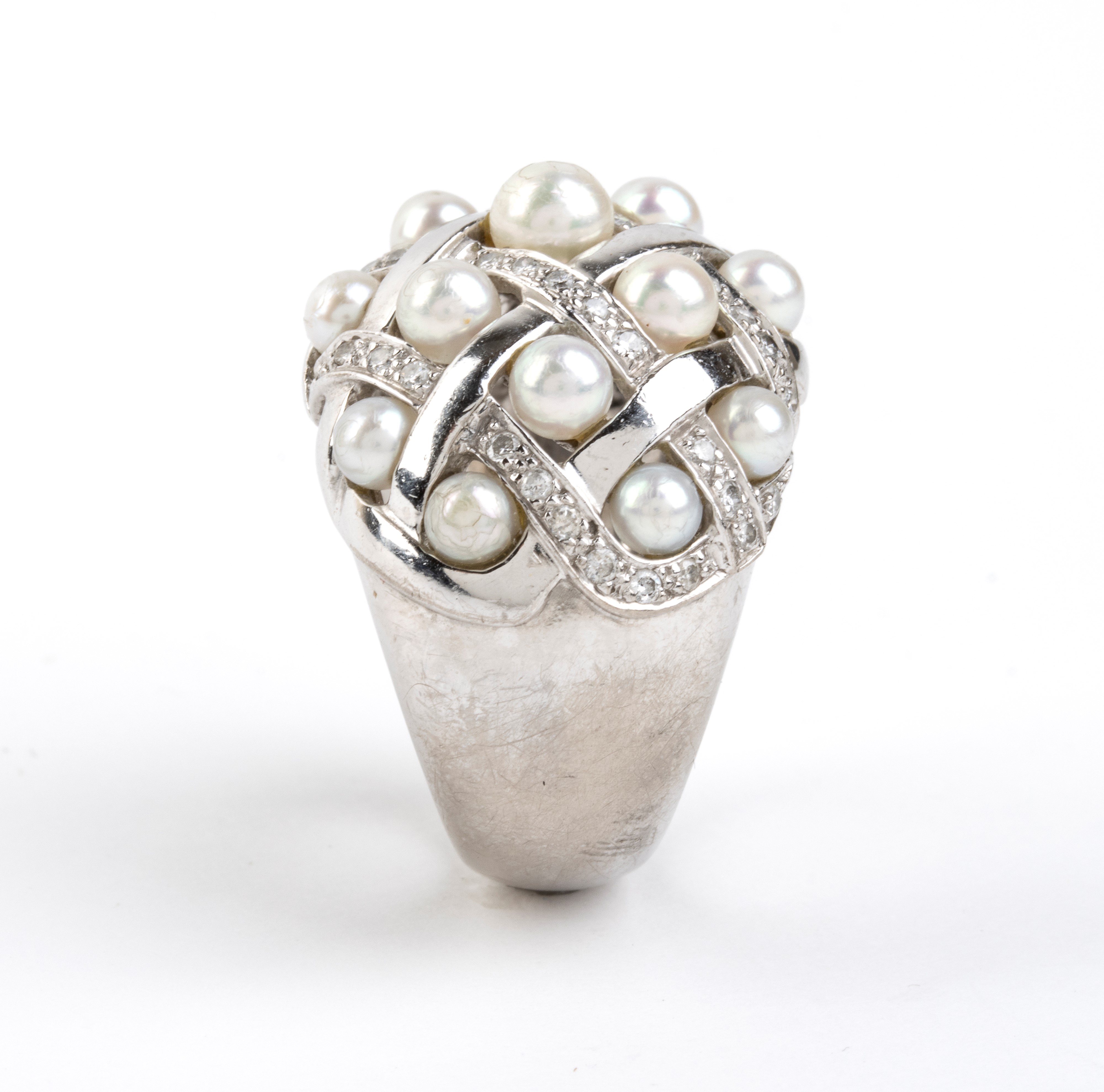 Oro bianco 18k, anello a fascia con perle coltivate e diamanti