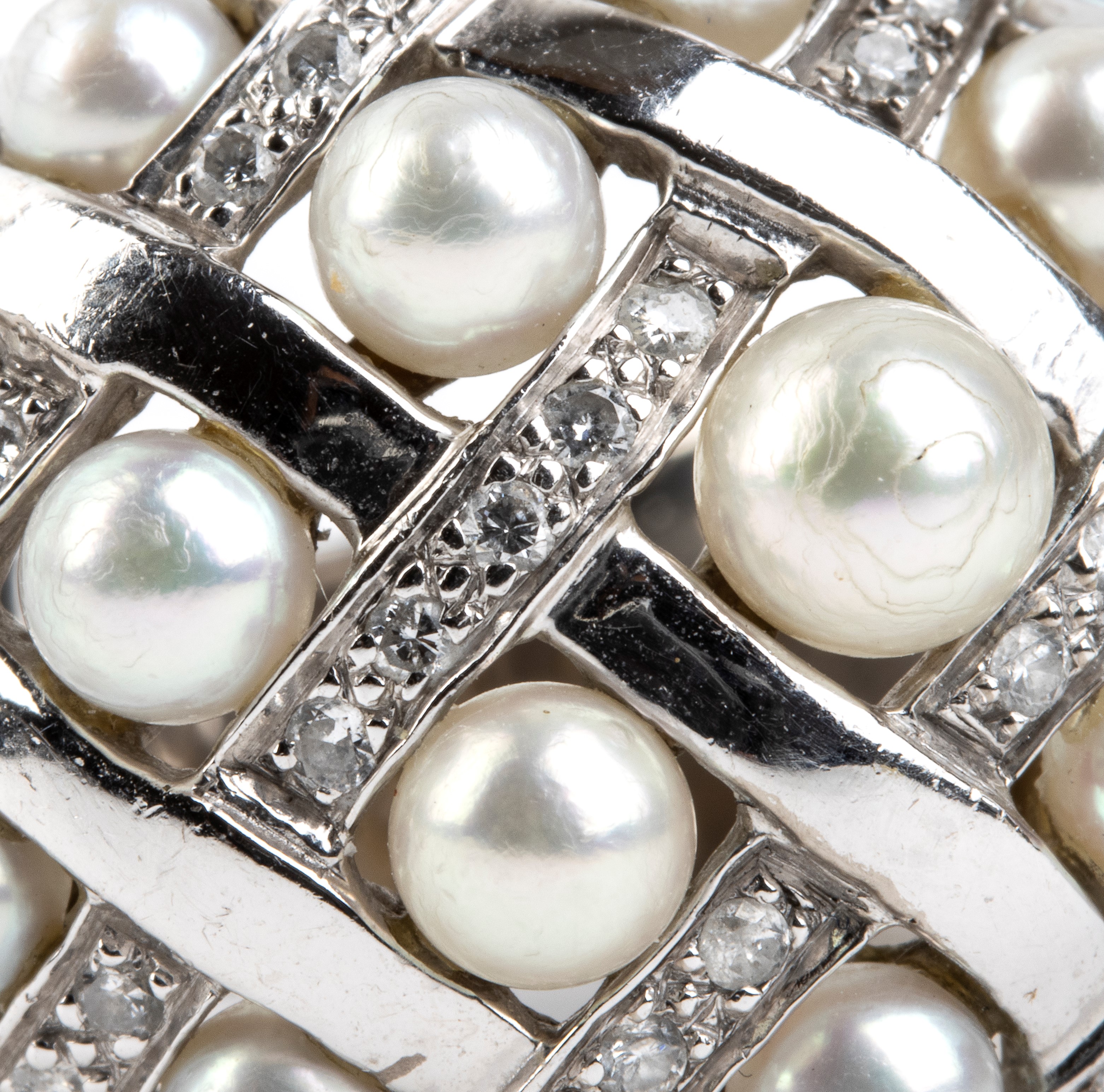 Oro bianco 18k, anello a fascia con perle coltivate e diamanti