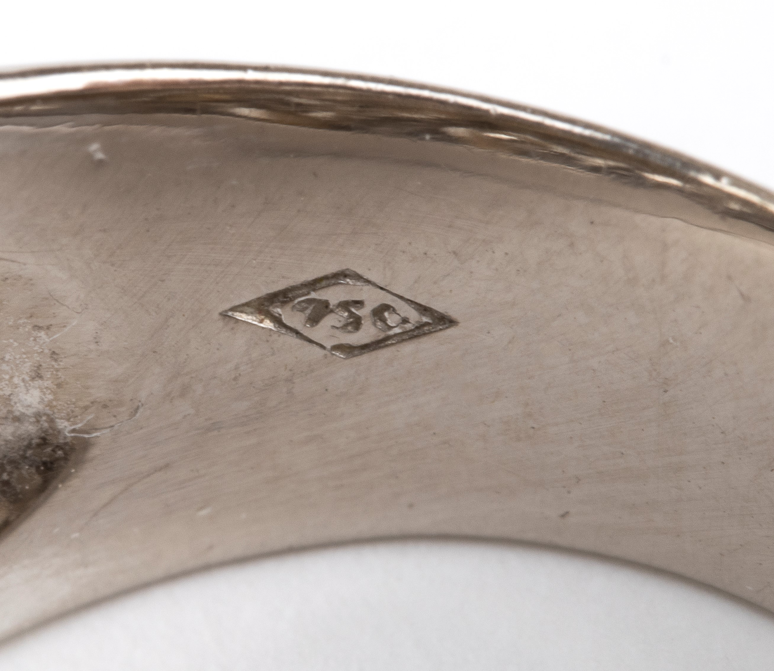 Oro bianco 18k, anello a fascia con perle coltivate e diamanti