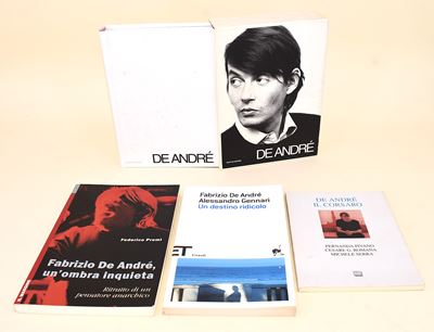 Volume su Fabrizio De André: opere di Pivano, Romana, Serra, Premi e Gennari