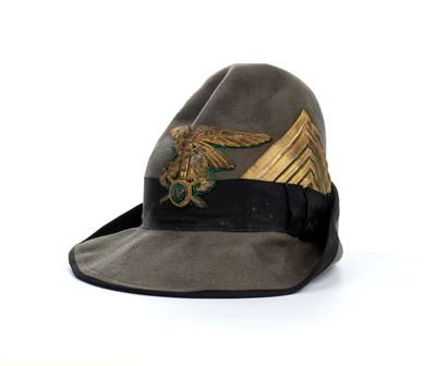 Cappello all'alpina da console della Milizia Forestale, feltro grigio con fregio dorato