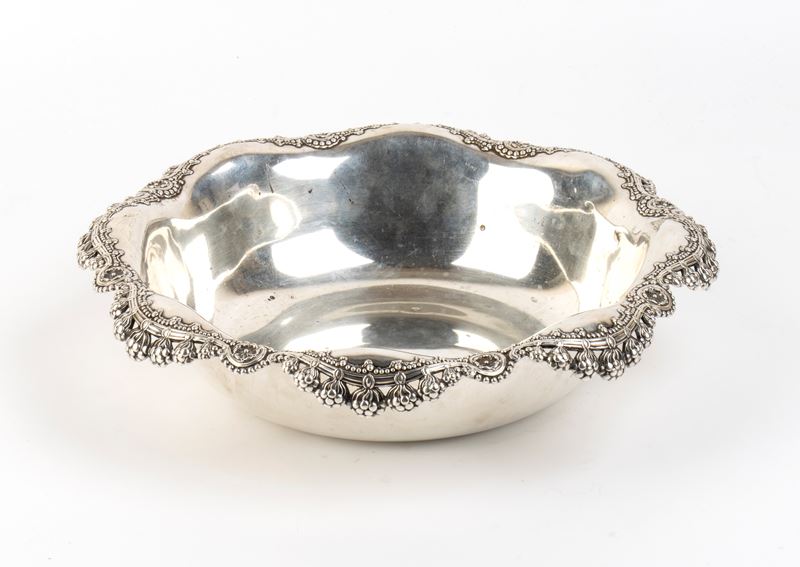 Tiffany & Co.® - Tiffany & Co., Cestino in argento 925/1000 con bordo decorato