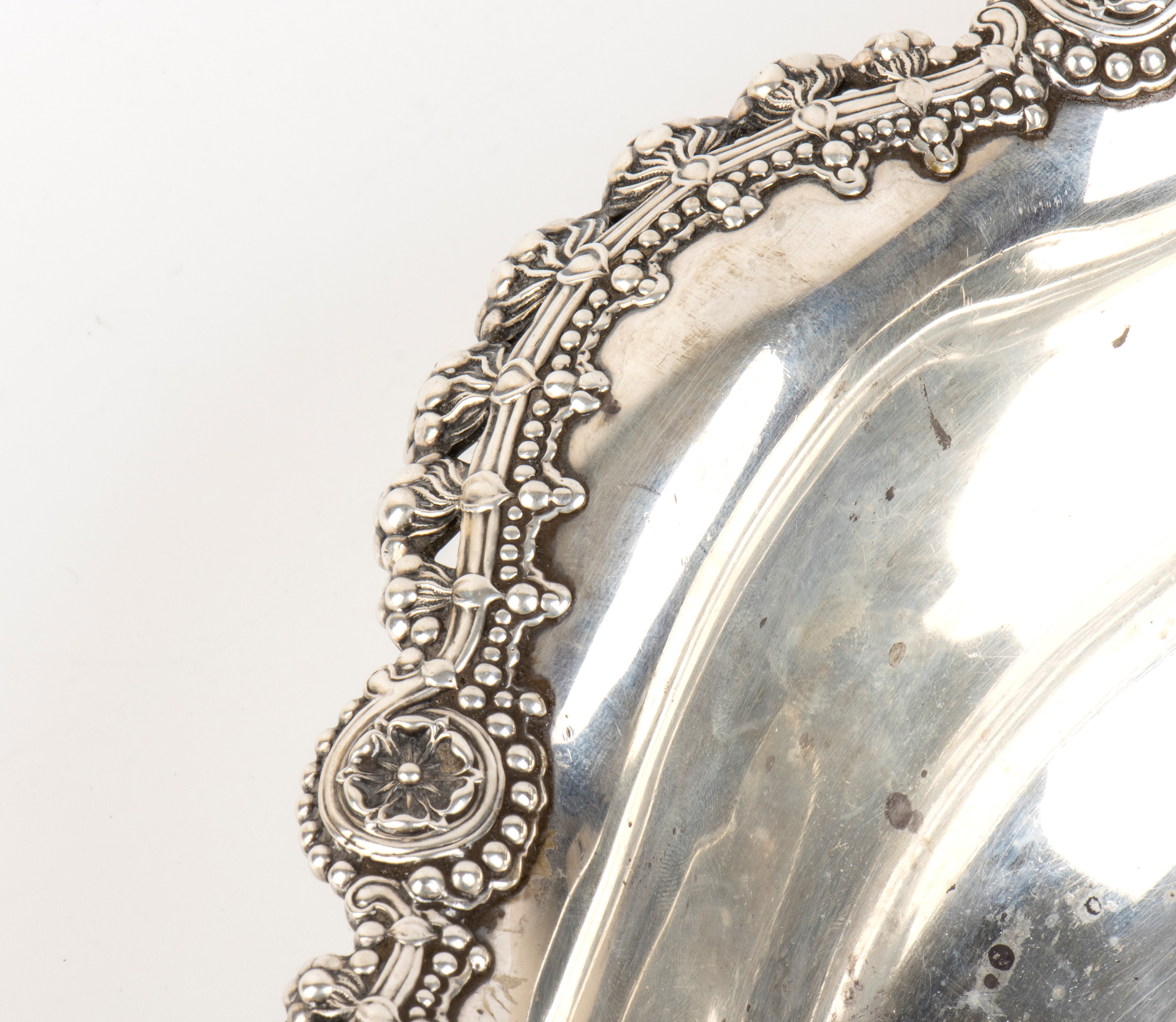 Tiffany & Co.® - Tiffany & Co., Cestino in argento 925/1000 con bordo decorato