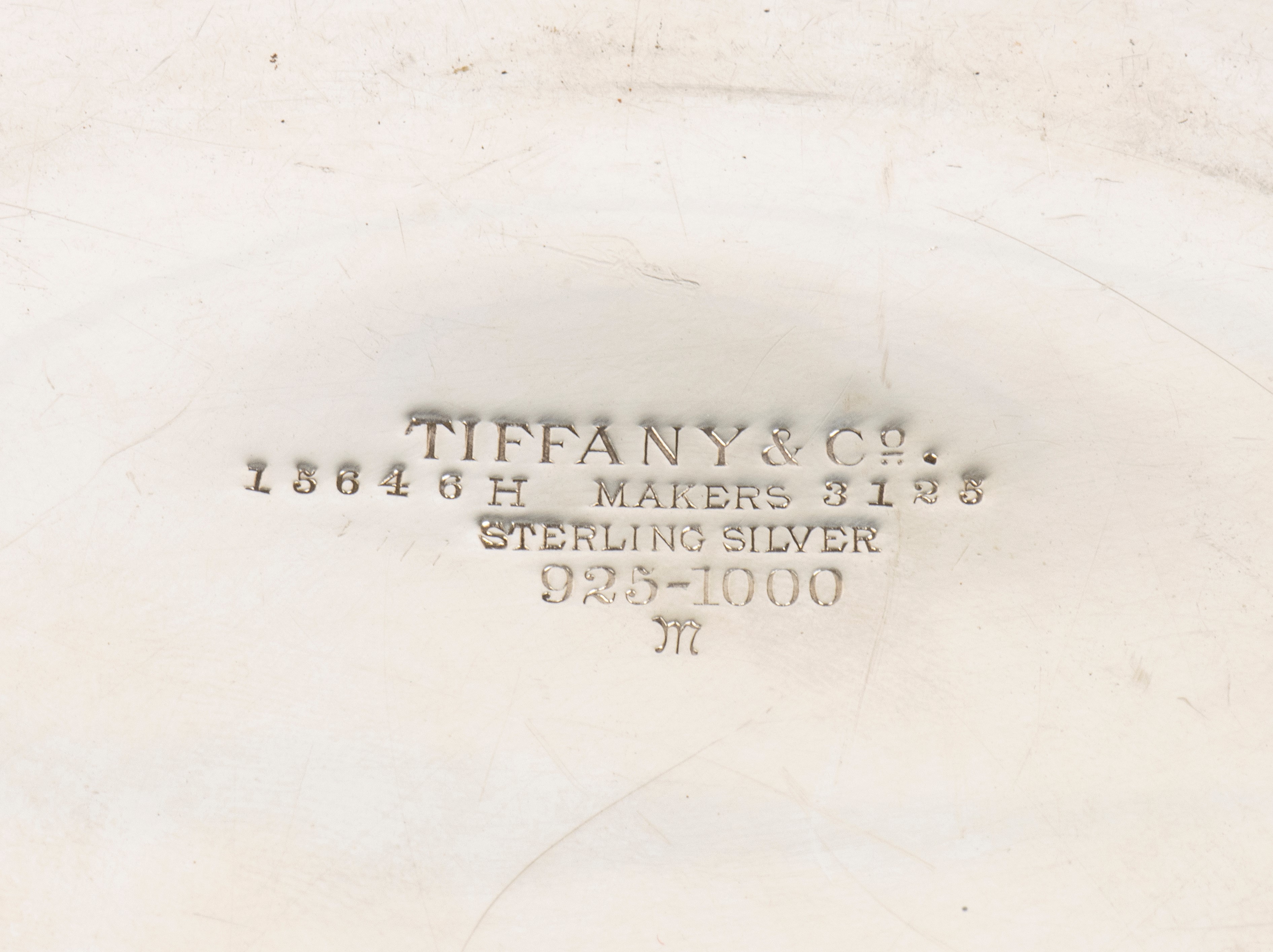 Tiffany & Co.® - Tiffany & Co., Cestino in argento 925/1000 con bordo decorato
