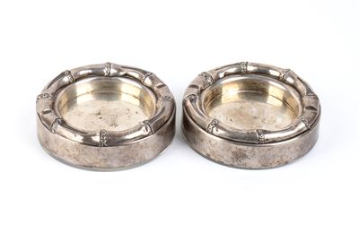Coppia di posaceneri in argento 925/1000 con decorazione a canne di bambù