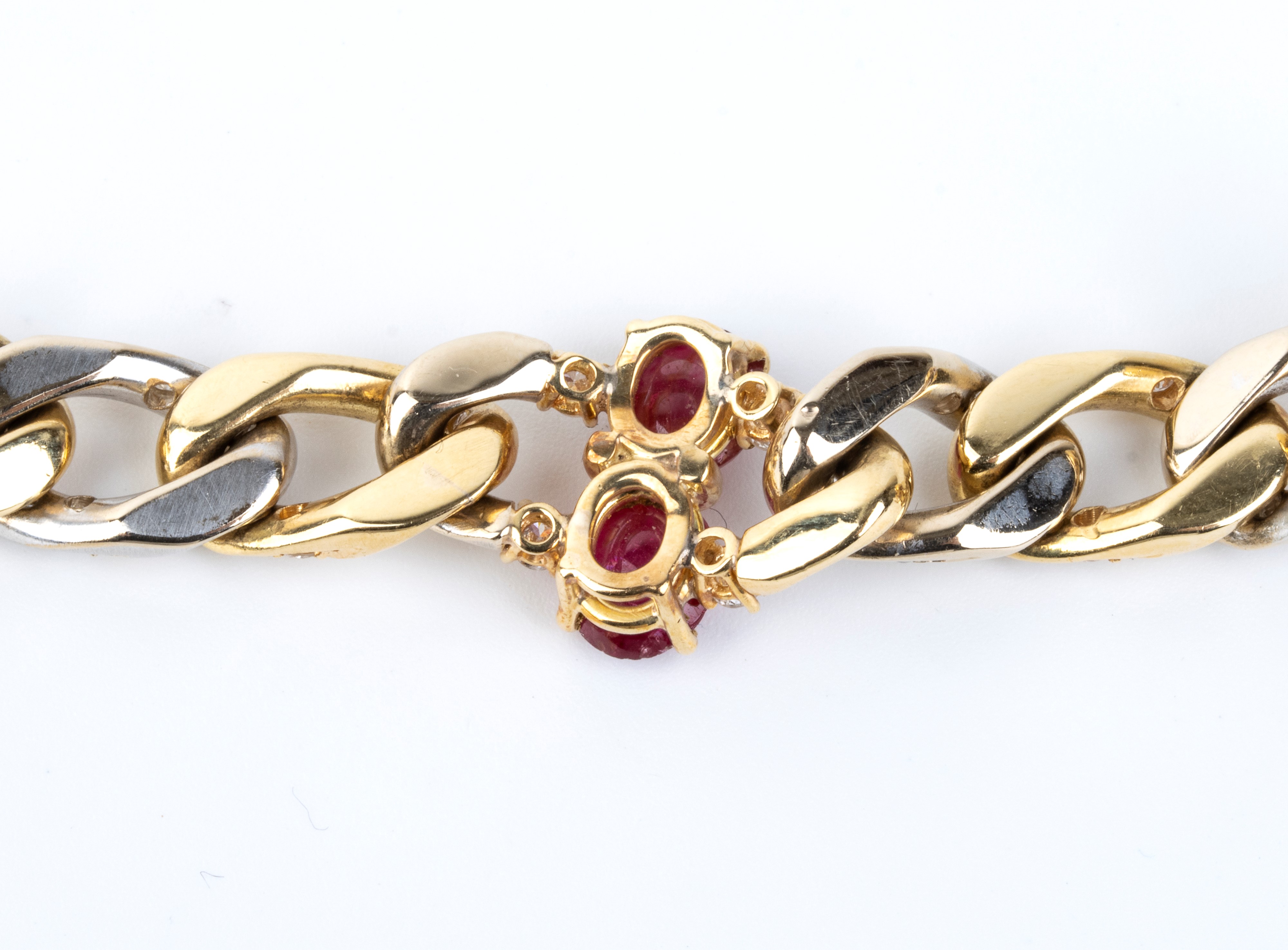 Bracciale in oro con rubini e diamanti