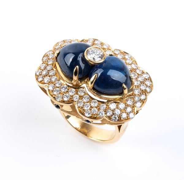 Anello a fiore in oro con zaffiri e diamanti