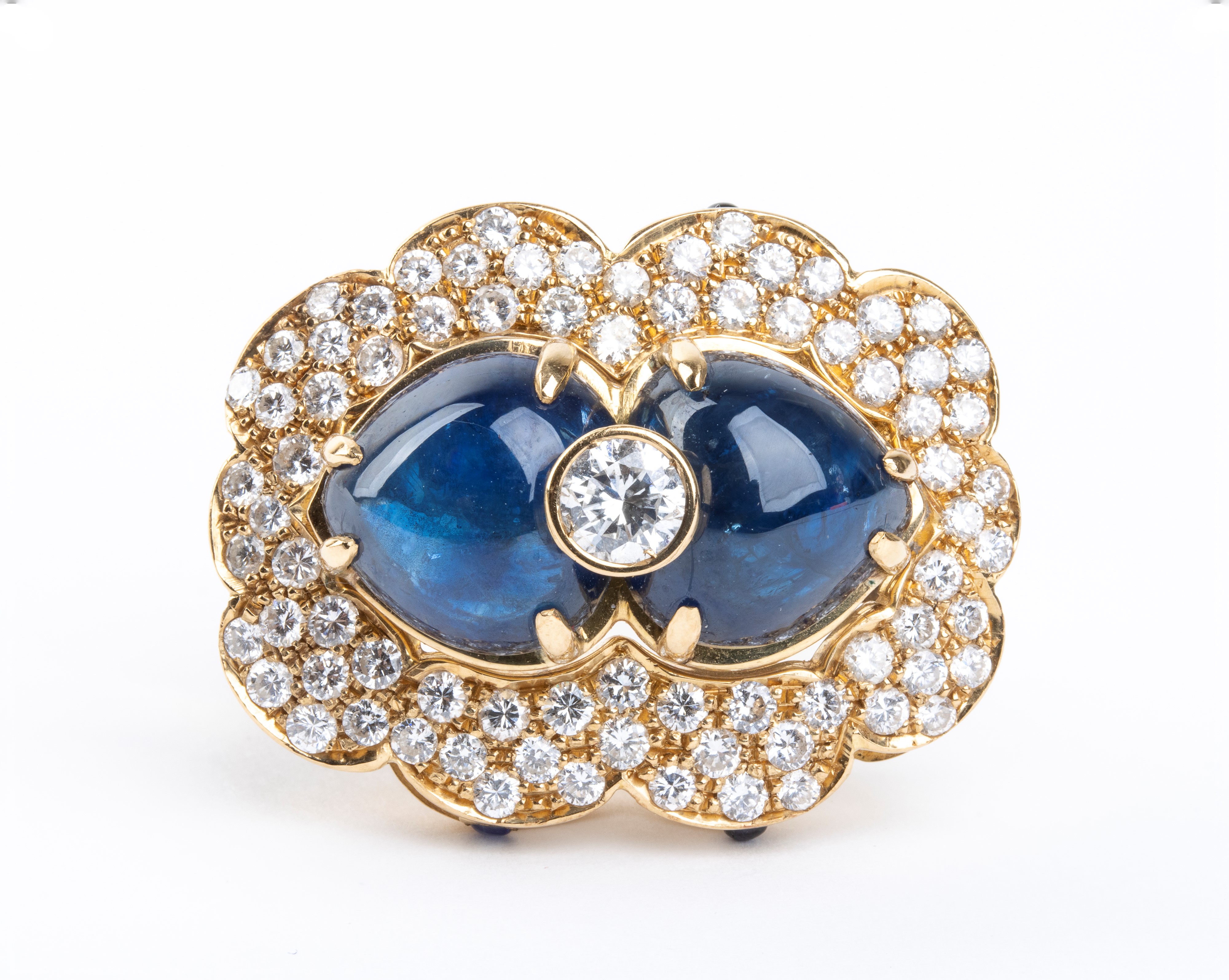 Anello a fiore in oro con zaffiri e diamanti