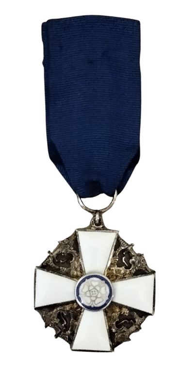 Insegna di Cavaliere dell'Ordine della Rosa Bianca, Finlandia, argento e smalti, metà XX sec.