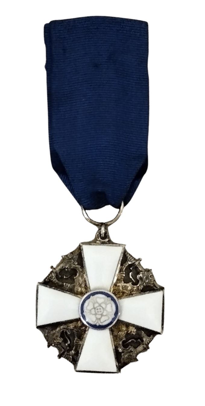 Insegna di Cavaliere dell'Ordine della Rosa Bianca, Finlandia, argento e smalti, metà XX sec.