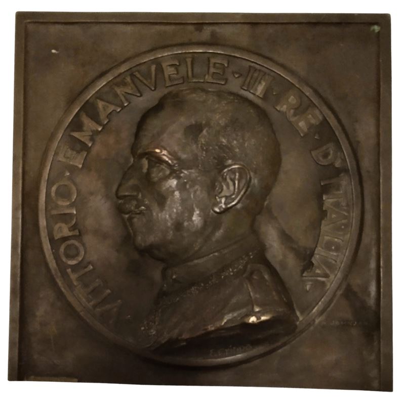 Bassorilievo in bronzo con profilo di Vittorio Emanuele III