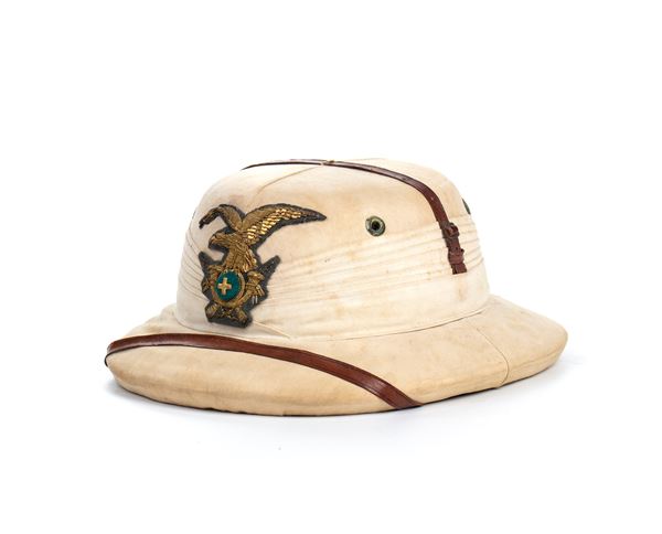 Alpine officer&#39;s colonial helmet