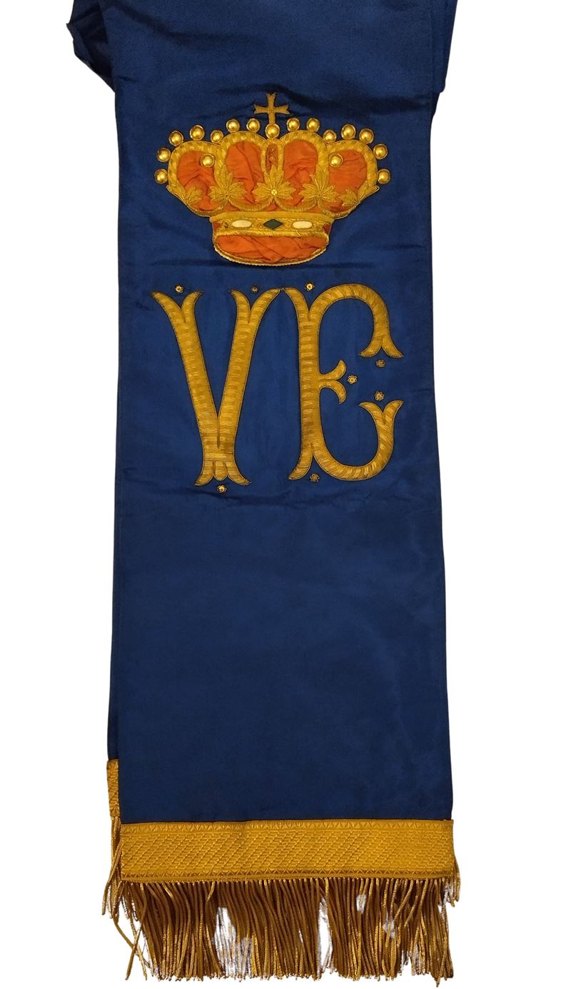 Fascia azzurra con il monogramma di Re Vittorio Emanuele III