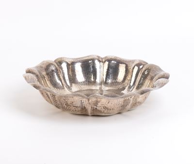 Centrotavola italiano in argento cesellato e battuto a mano (argento 800/1000)