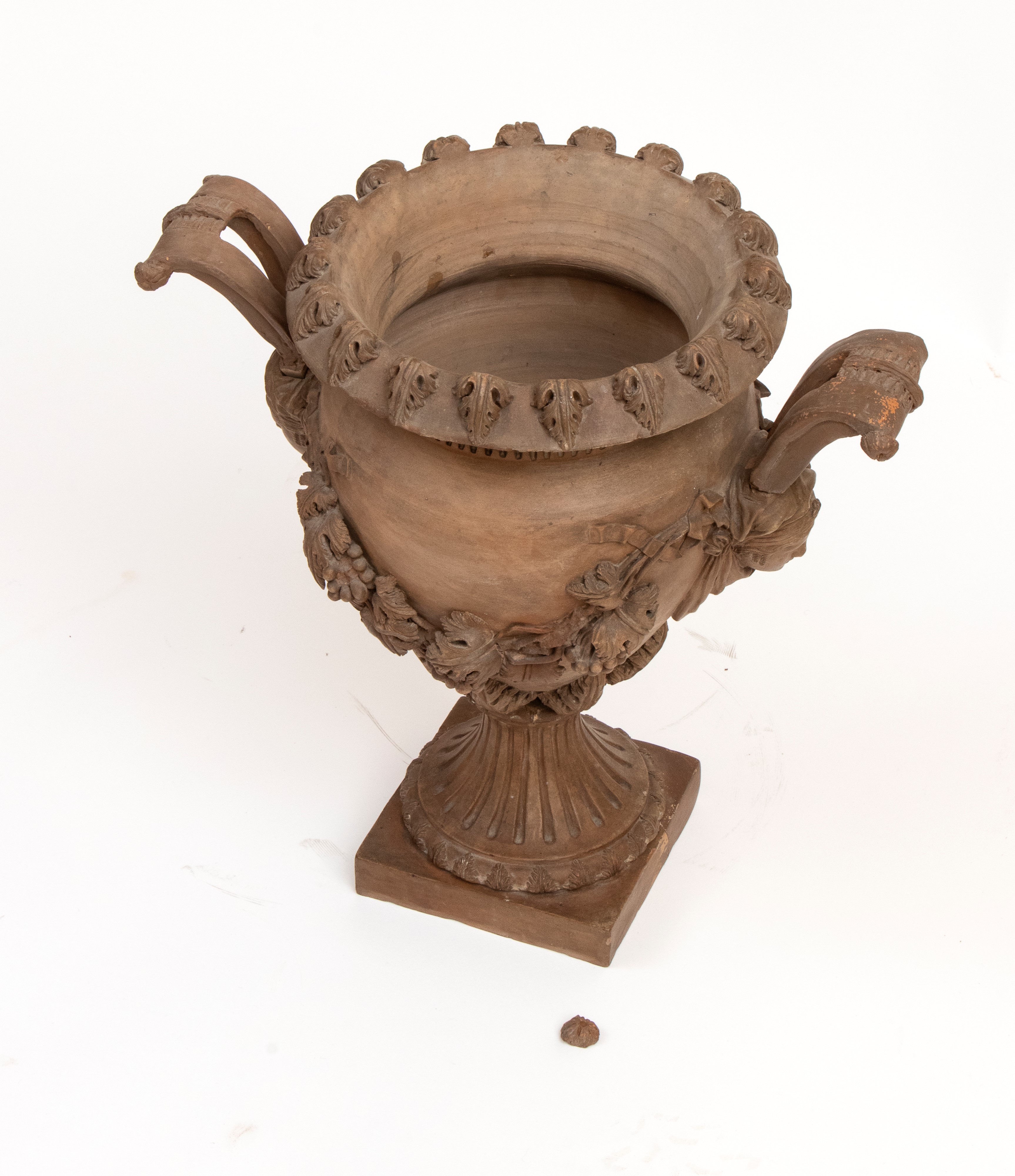 Bongiovanni Vaccaro - Vaso ad urna in terracotta di gusto neoclassico
