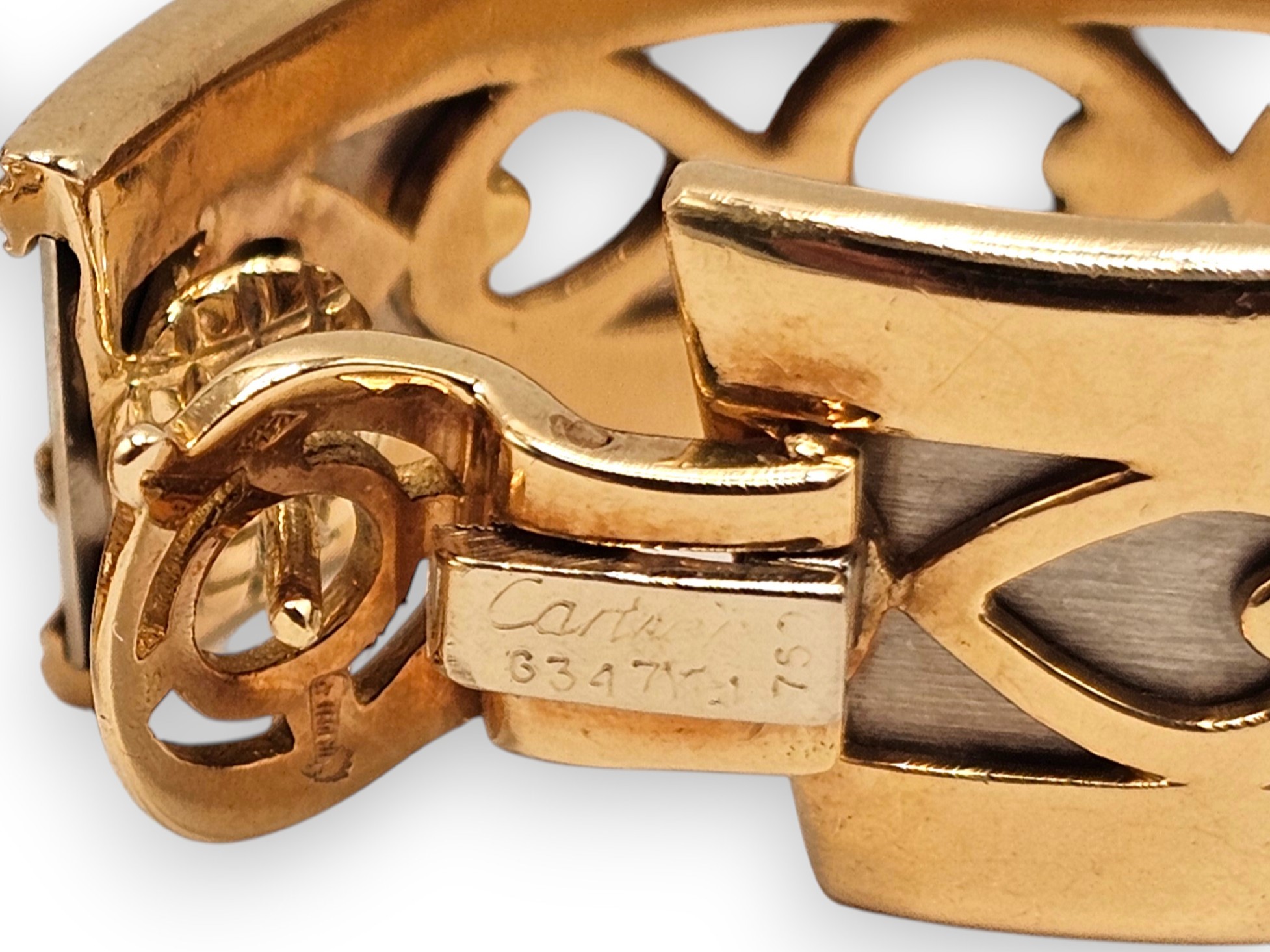 Cartier - Collezione “Walking Panthère”: orecchini a nastro pendenti in oro 18k (oro giallo e oro...