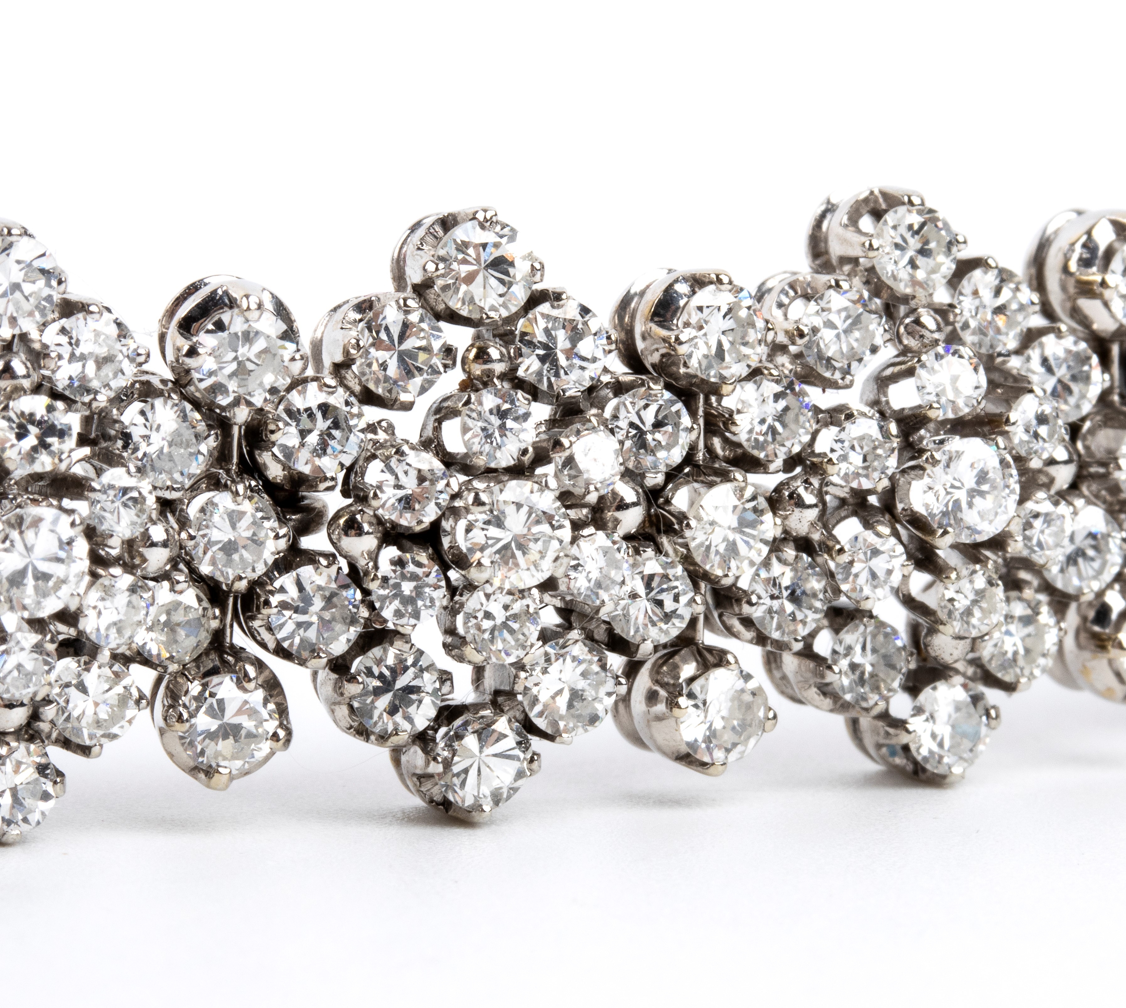 Bracciale a nastro in oro bianco con diamanti, 294 diamanti