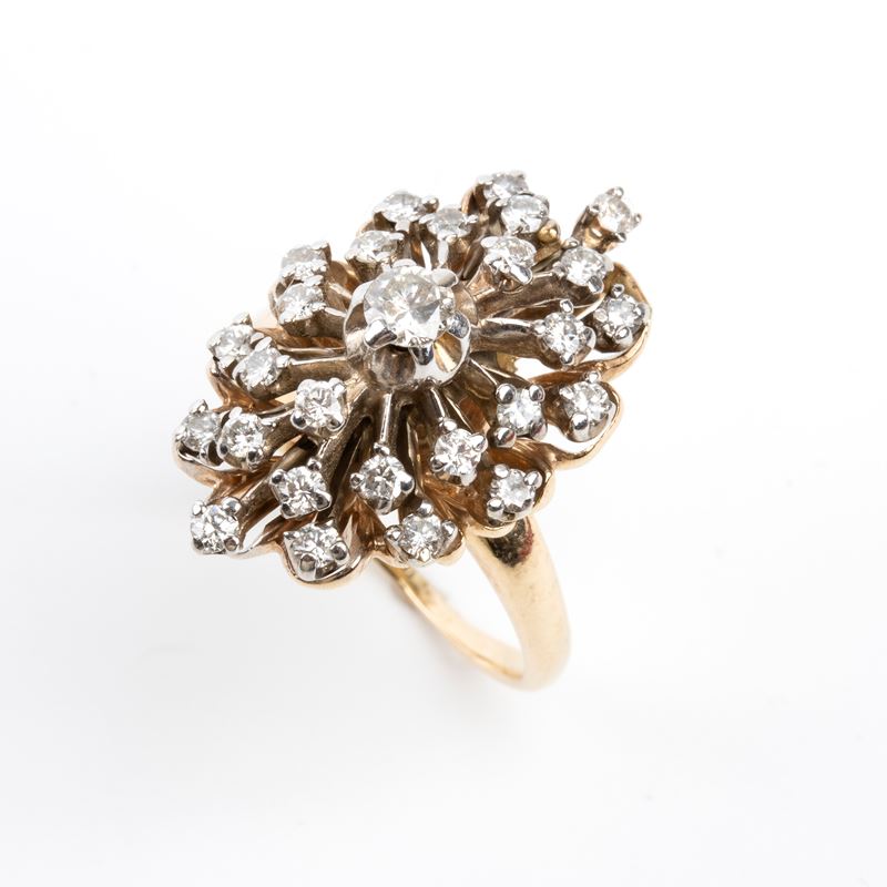 Anello a forma di fiore, oro e diamanti, anni ’40 del XX secolo