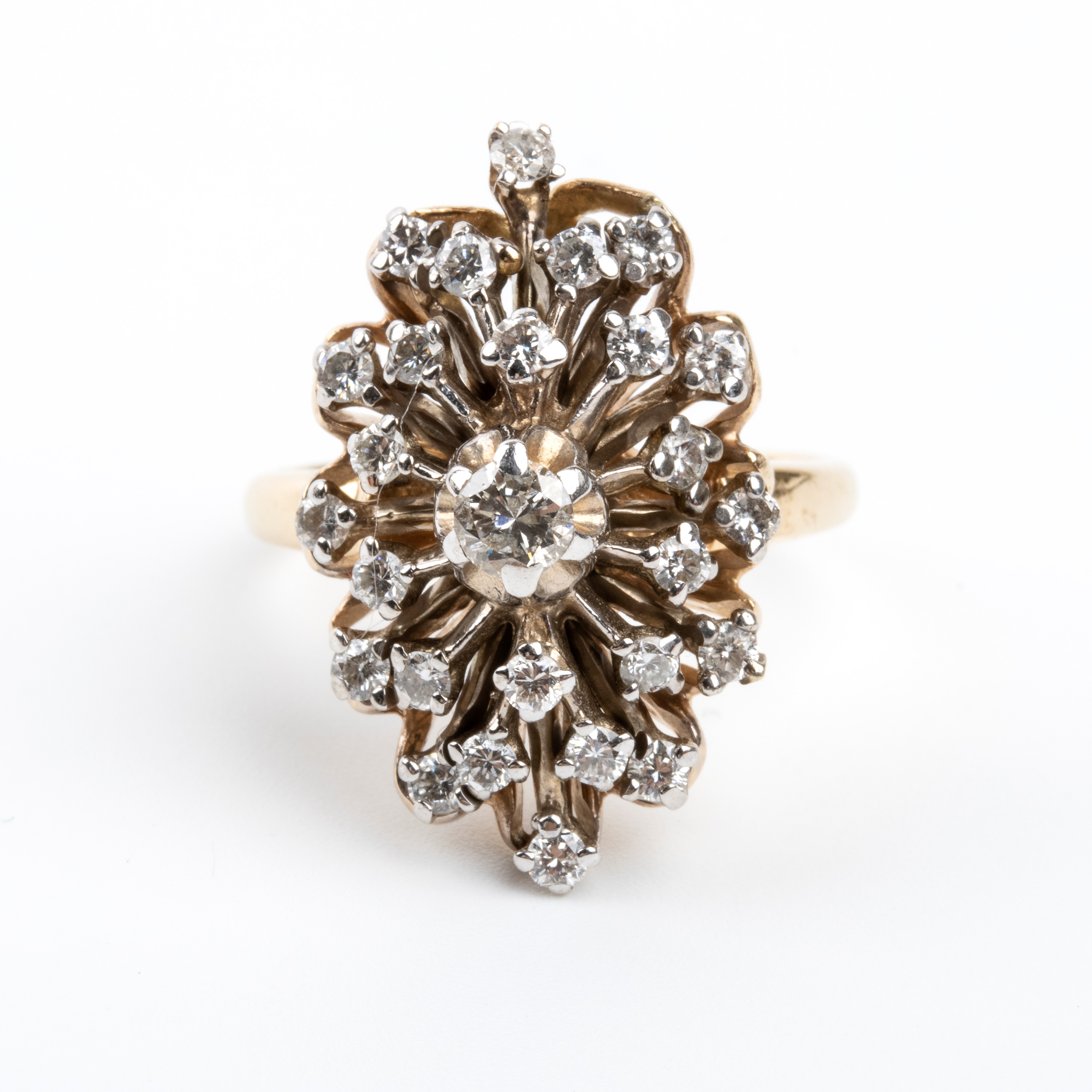 Anello a forma di fiore, oro e diamanti, anni ’40 del XX secolo