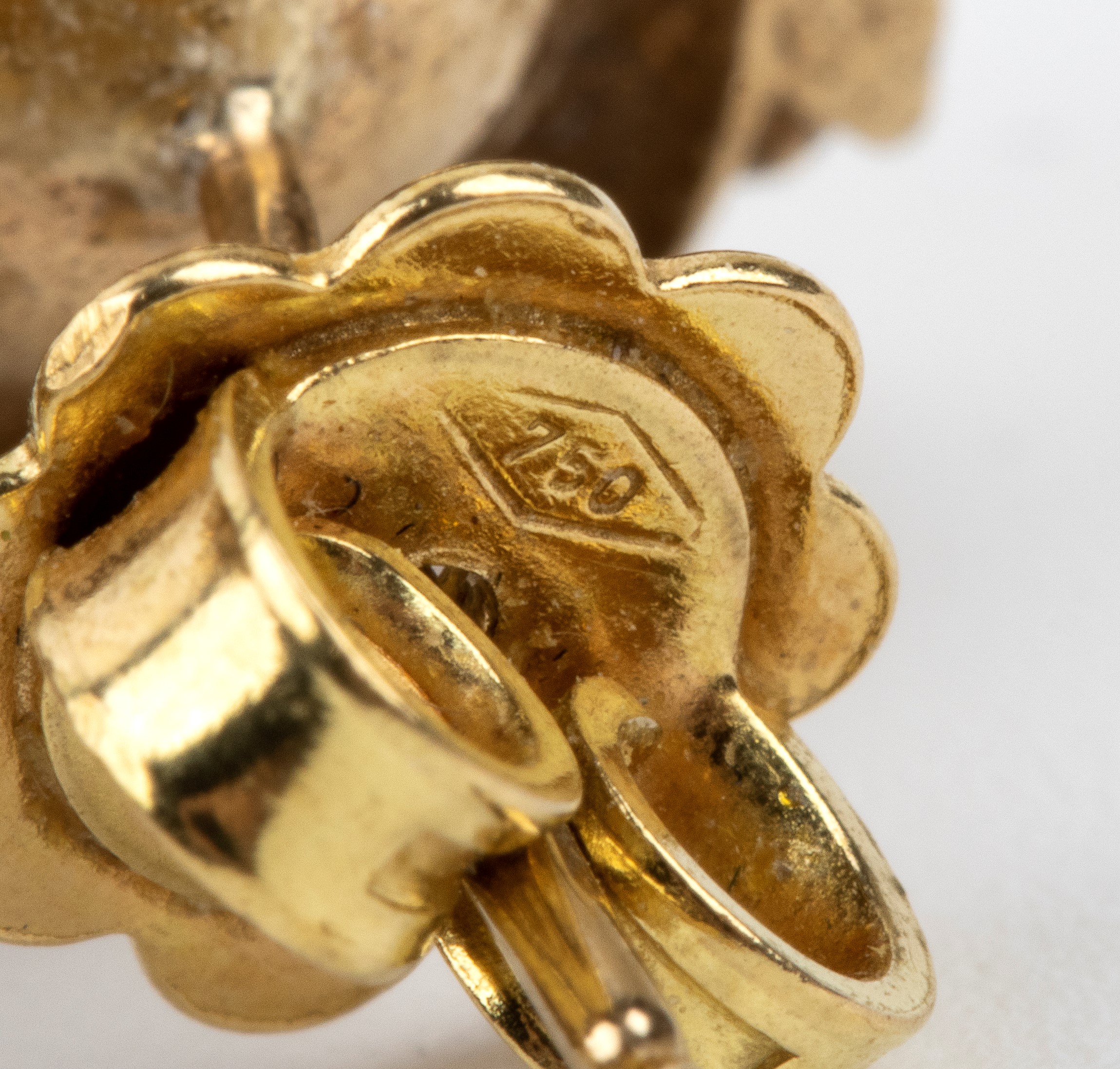 Orecchini, oro giallo 18k e perle di fiume coltivate (anni '60)