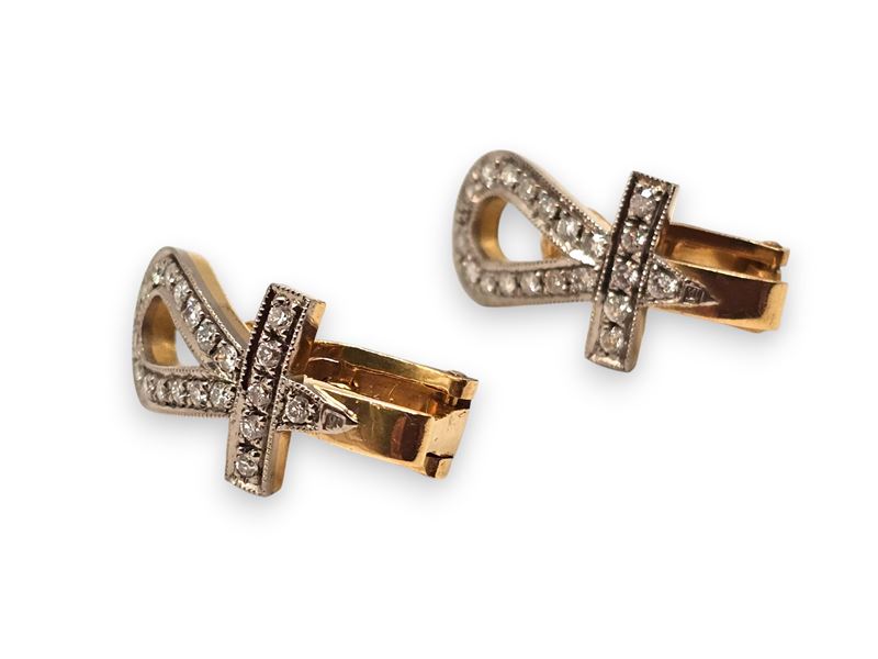 Croce egizia (Ankh), Paio di orecchini in oro 18k con diamanti