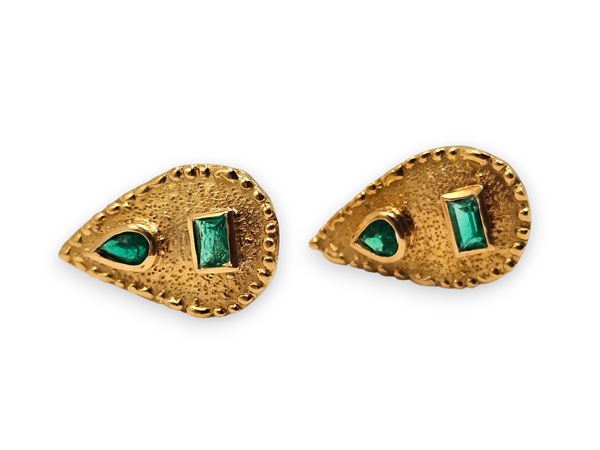 Orecchini in oro giallo con smeraldi       