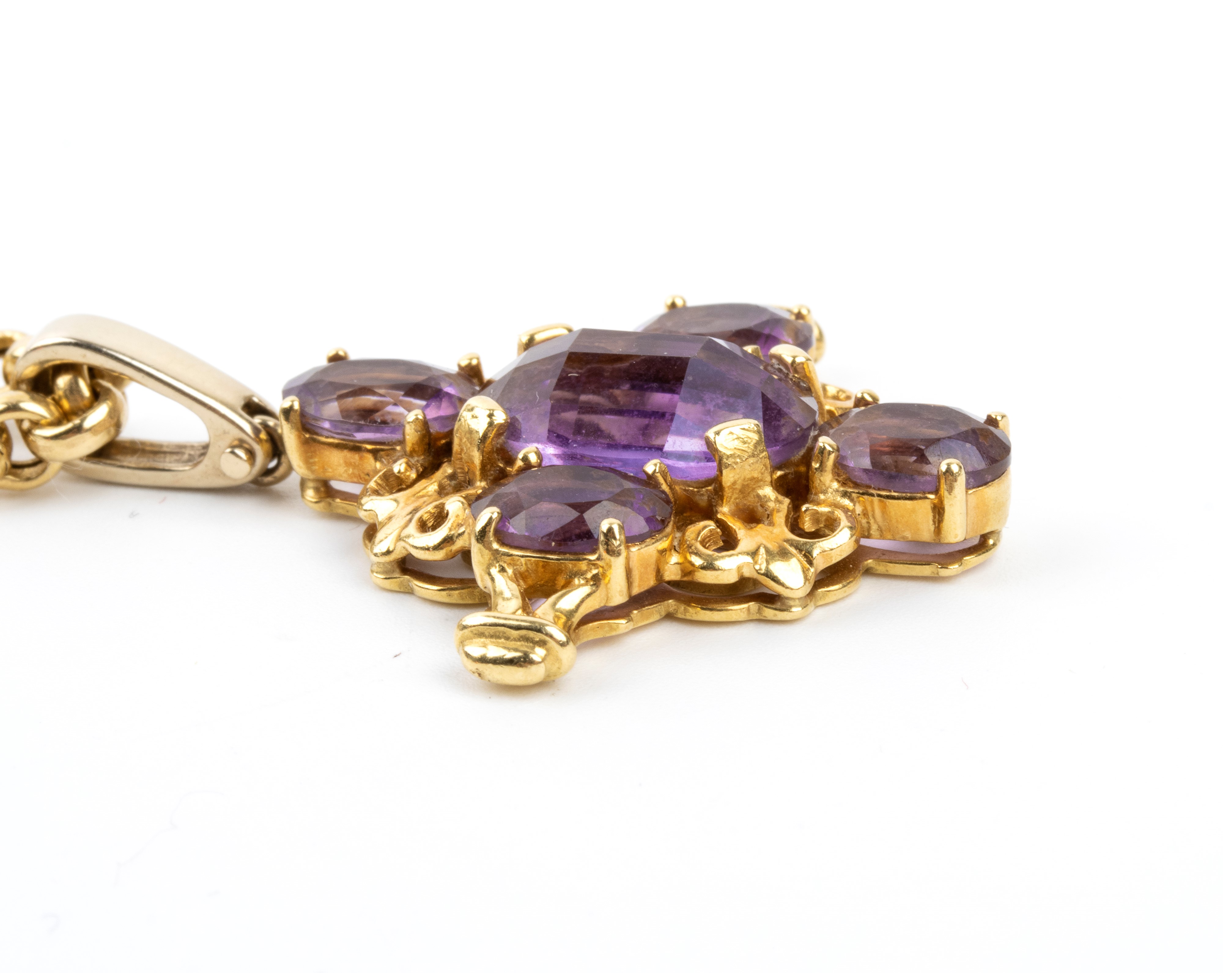 Girocollo con croce in oro 18k e ametiste, anni ’60 del XX secolo