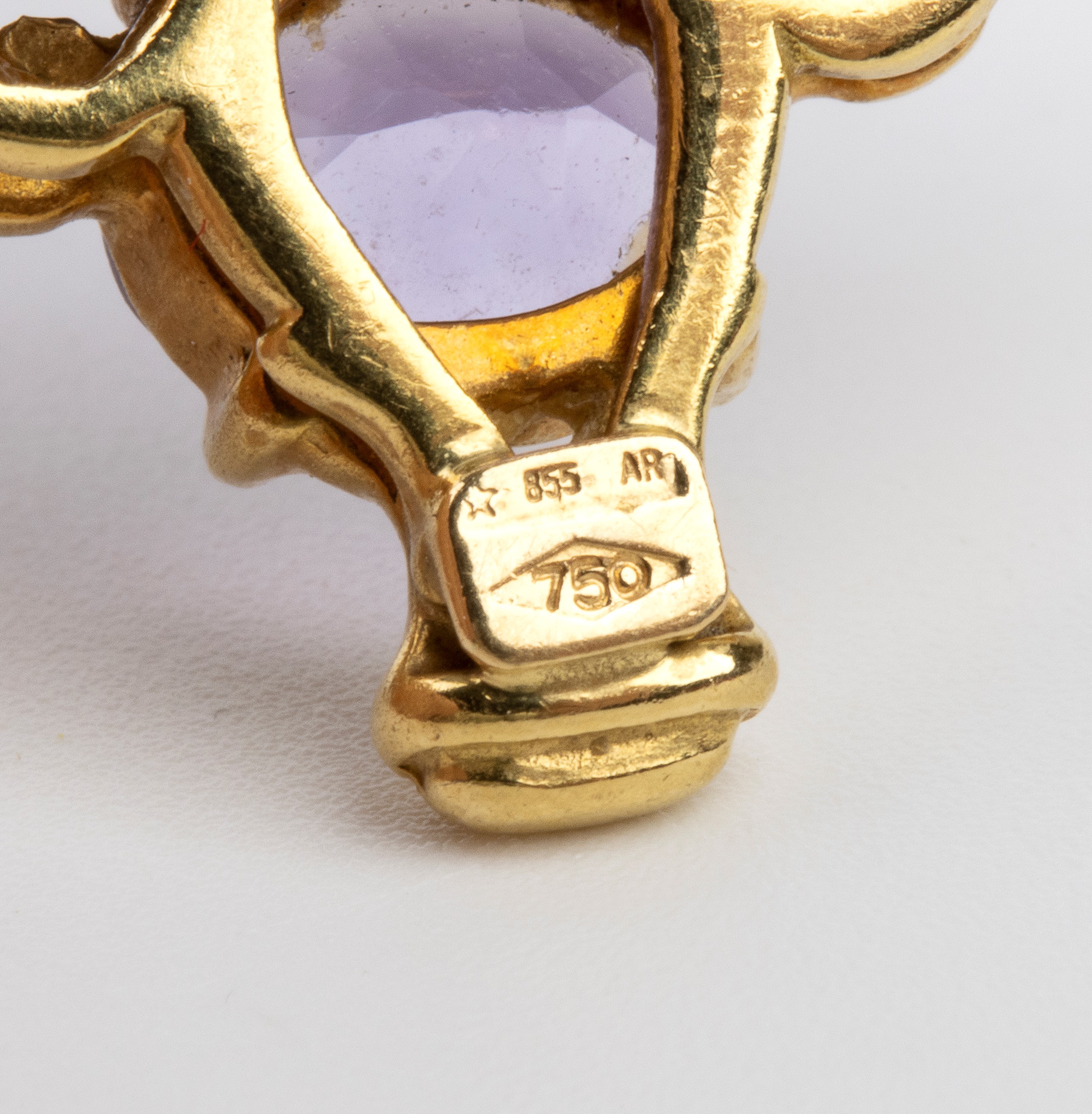 Girocollo con croce in oro 18k e ametiste, anni ’60 del XX secolo