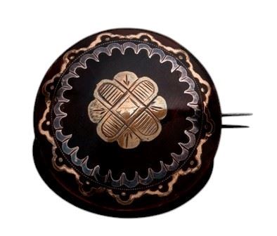 Spilla vittoria inglese in tartaruga e piqué