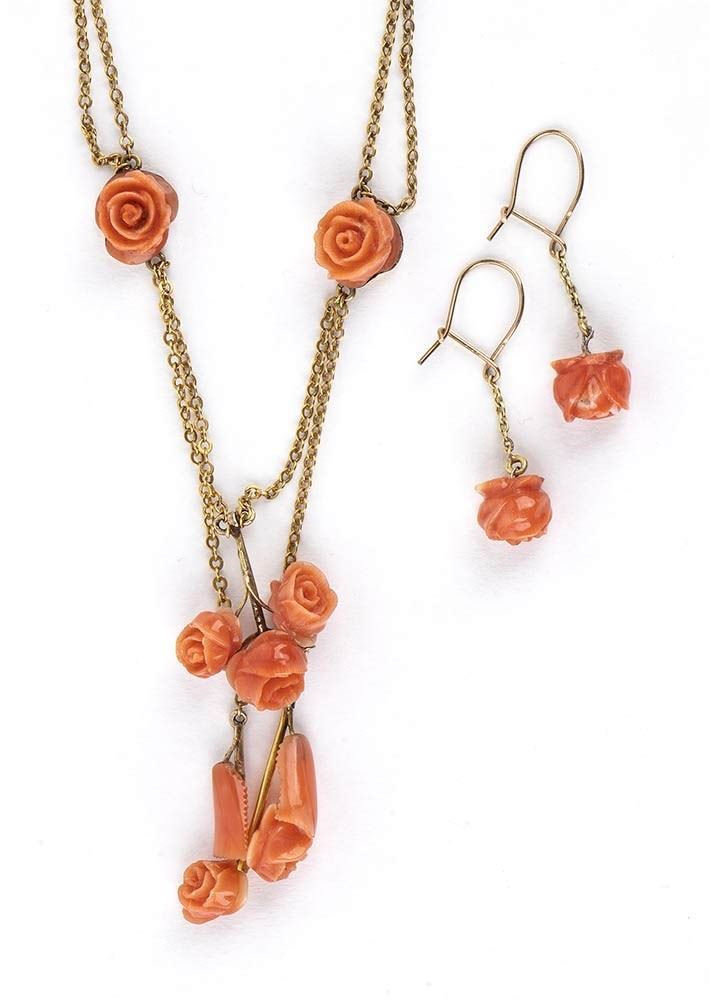 Parure italiana, Collana e orecchini in oro giallo 14k con corallo Cerasuolo a forma di rose
